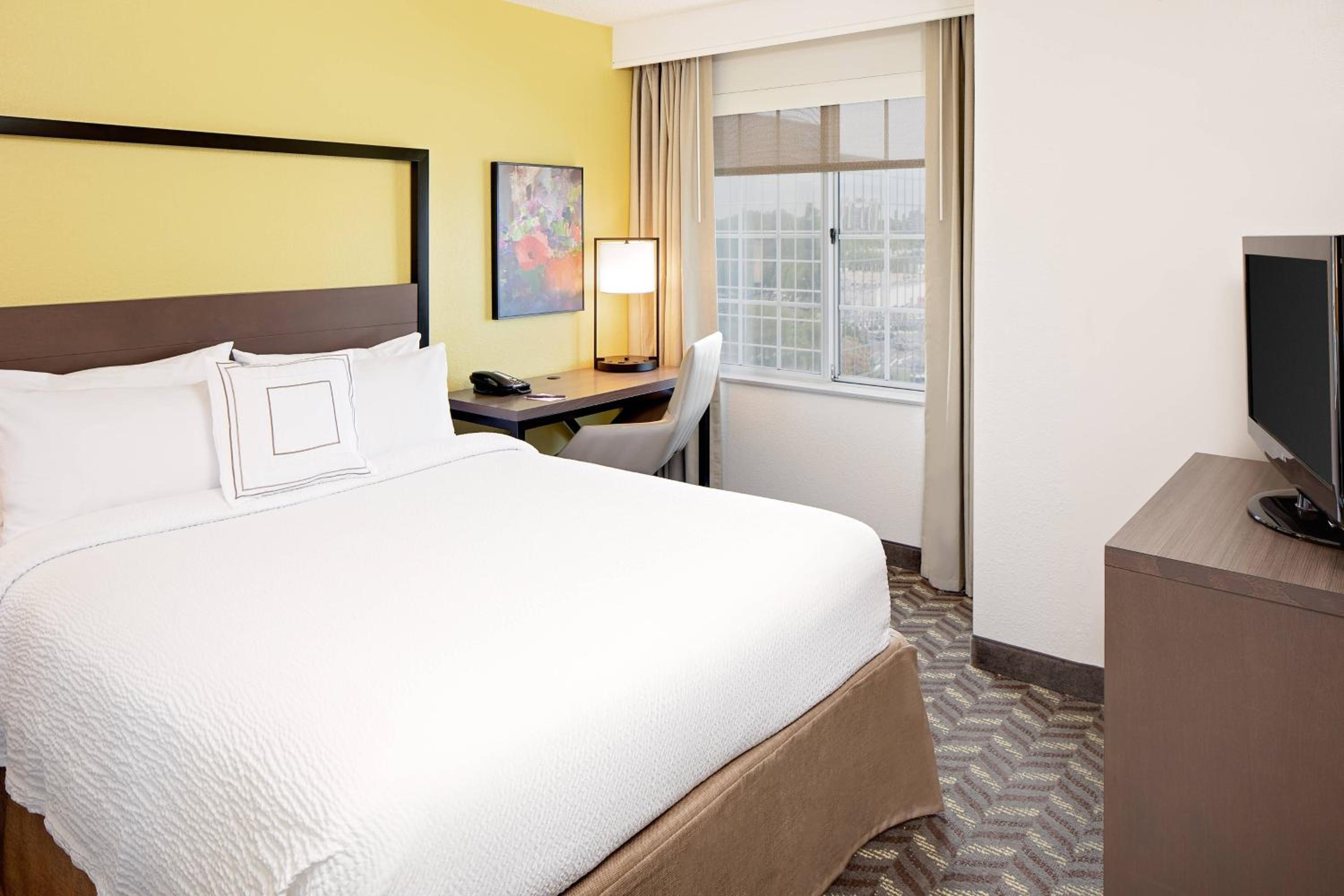 Residence Inn by Marriott Tysons - Property Image 3