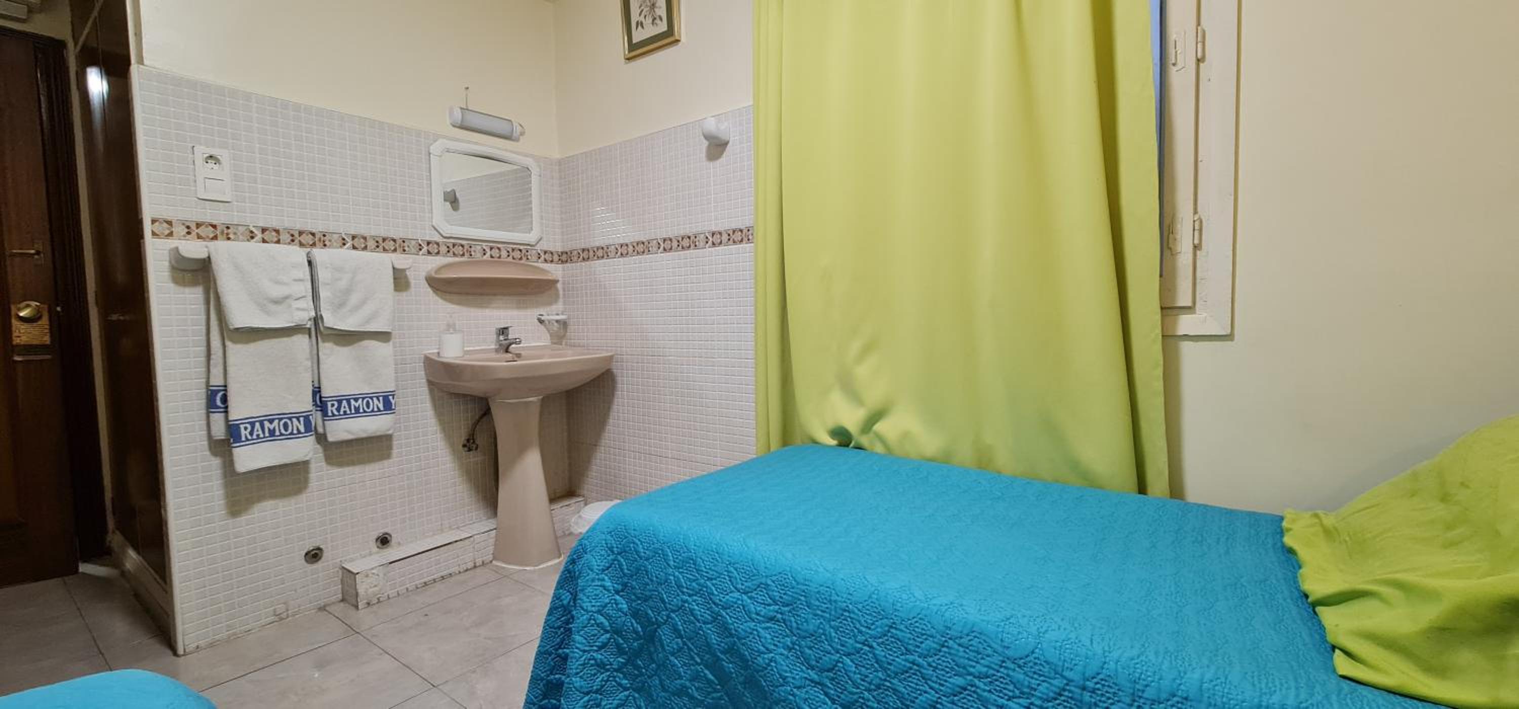 Hostal Ramón y Cajal