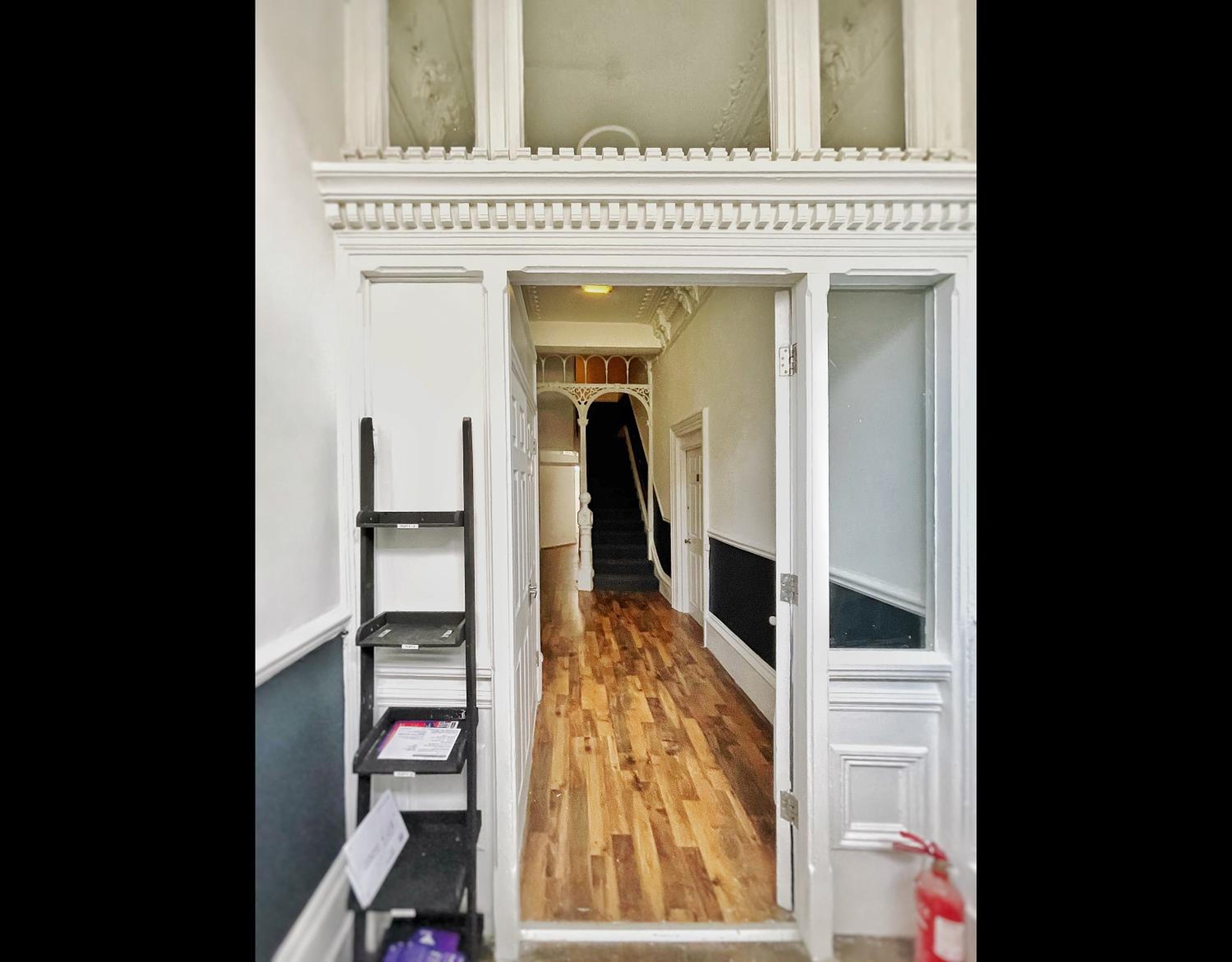 AdeamStays provides Beautiful centrally located 1 and 2 bed apartments on Liverpools Boulevard view 2