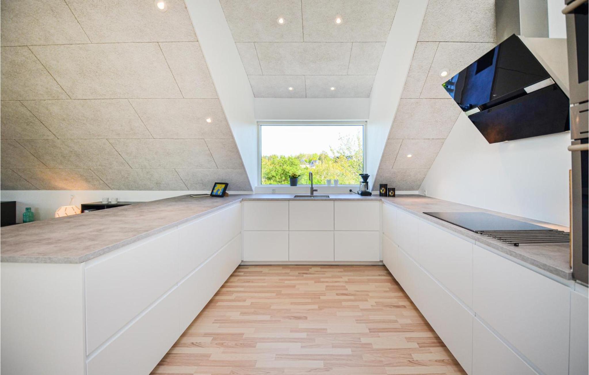 Gorgeous Home In Ebeltoft With Kitchen