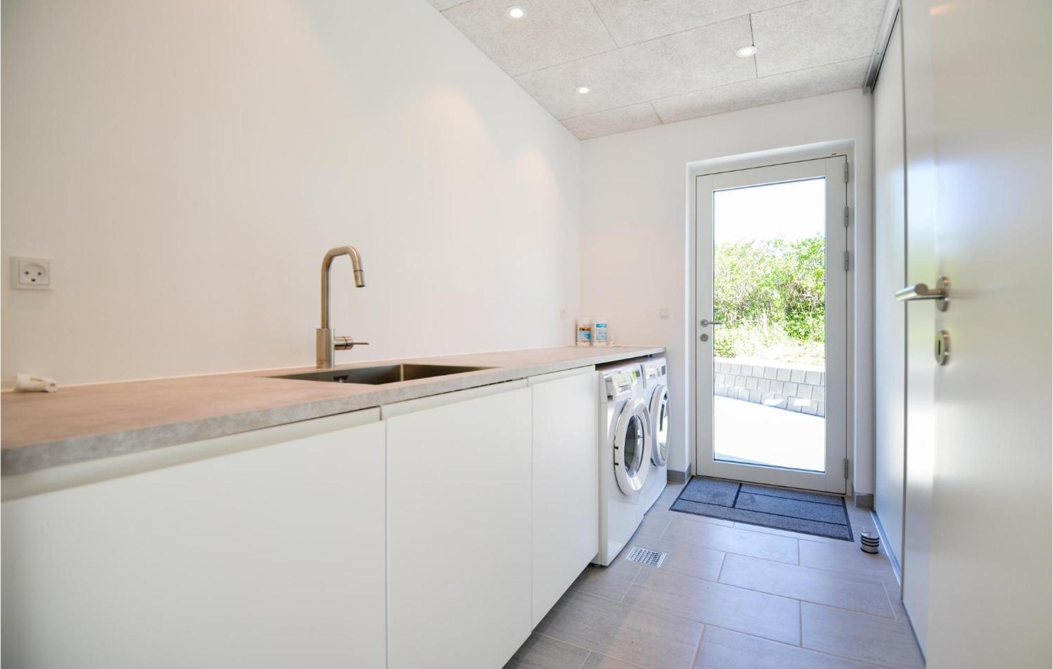 Gorgeous Home In Ebeltoft With Kitchen