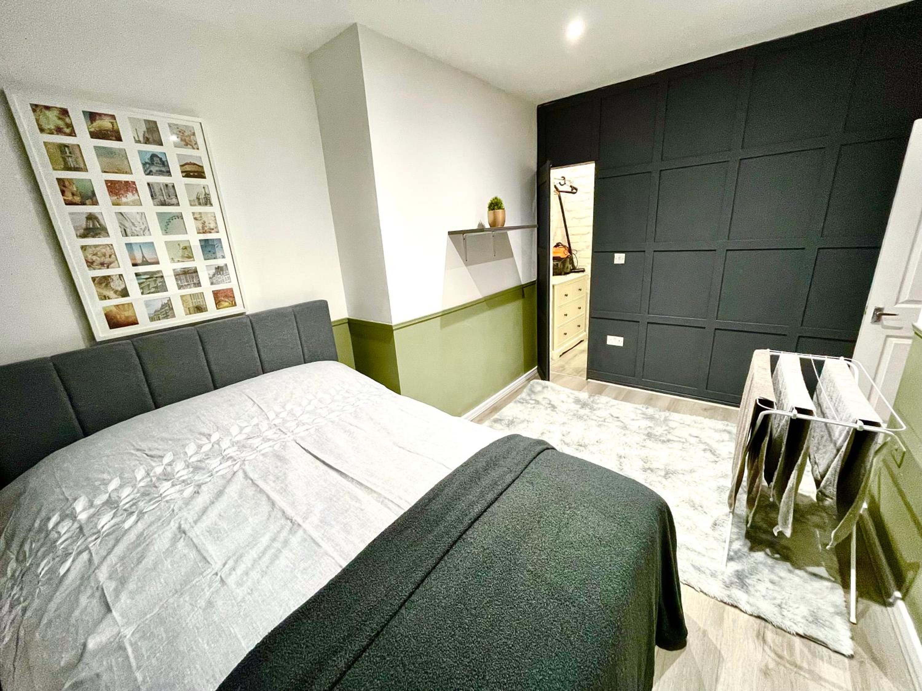 AdeamStays provides Beautiful centrally located 1 and 2 bed apartments on Liverpools Boulevard view 4