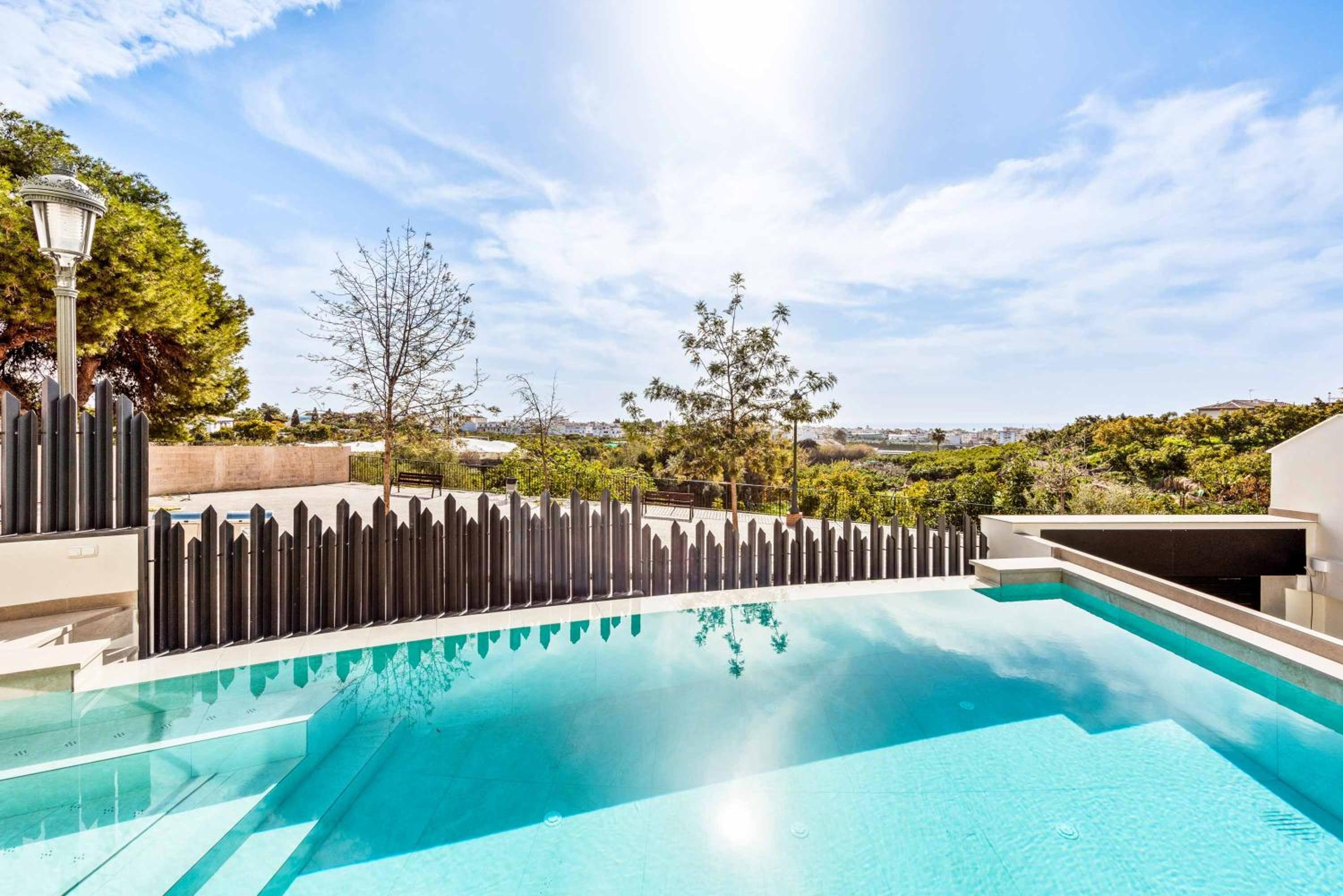 Villa Popeson en Nerja — recepcion & lobby