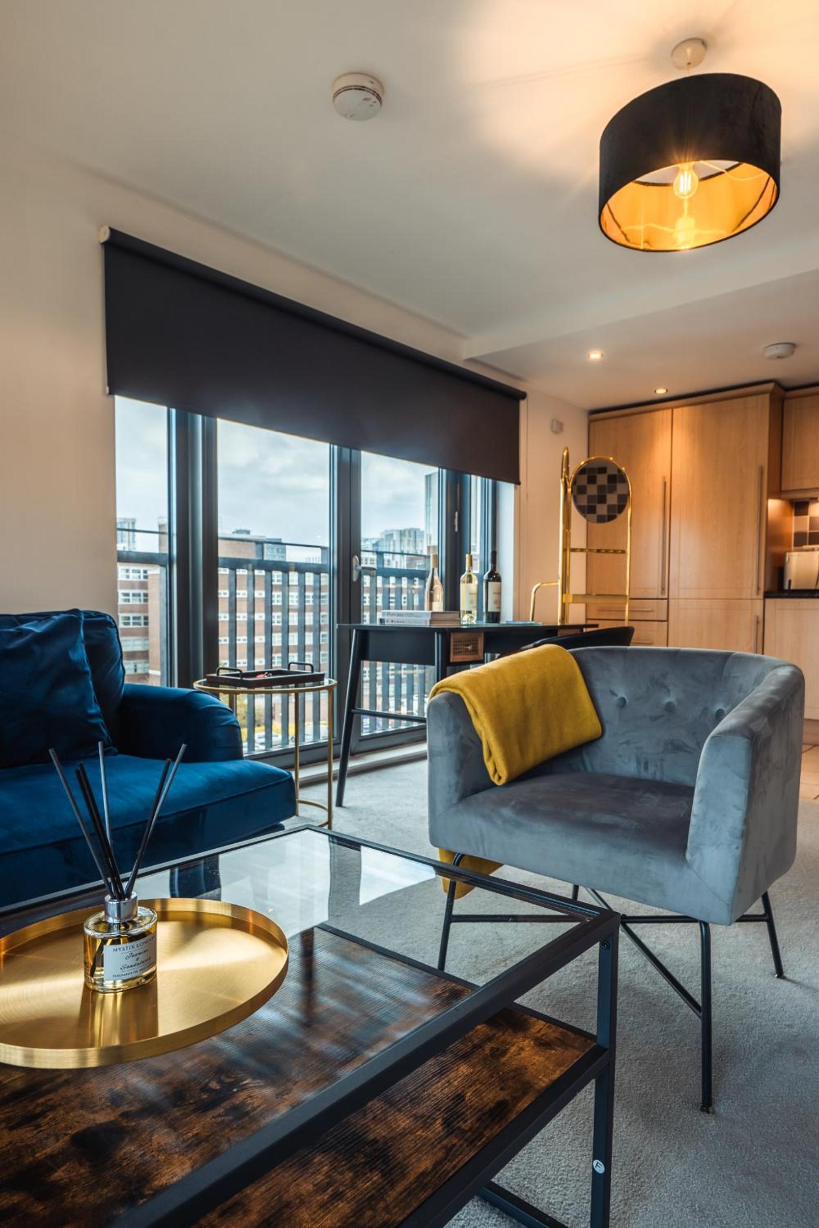 City View - A Stunning 2 Bed Apartment view 3