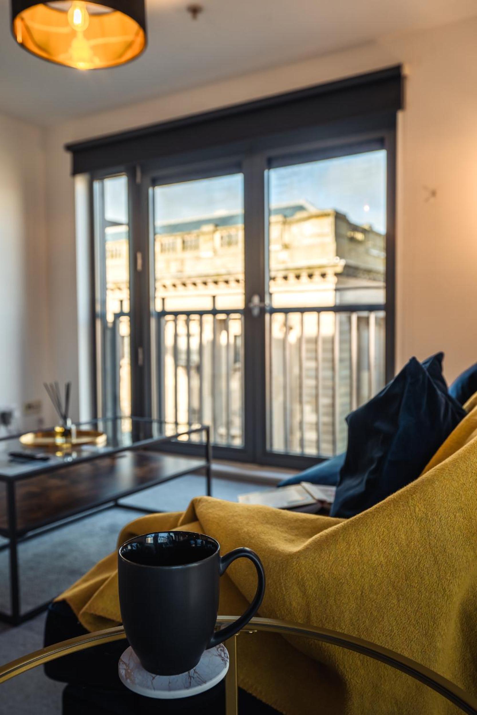 City View - A Stunning 2 Bed Apartment view 4