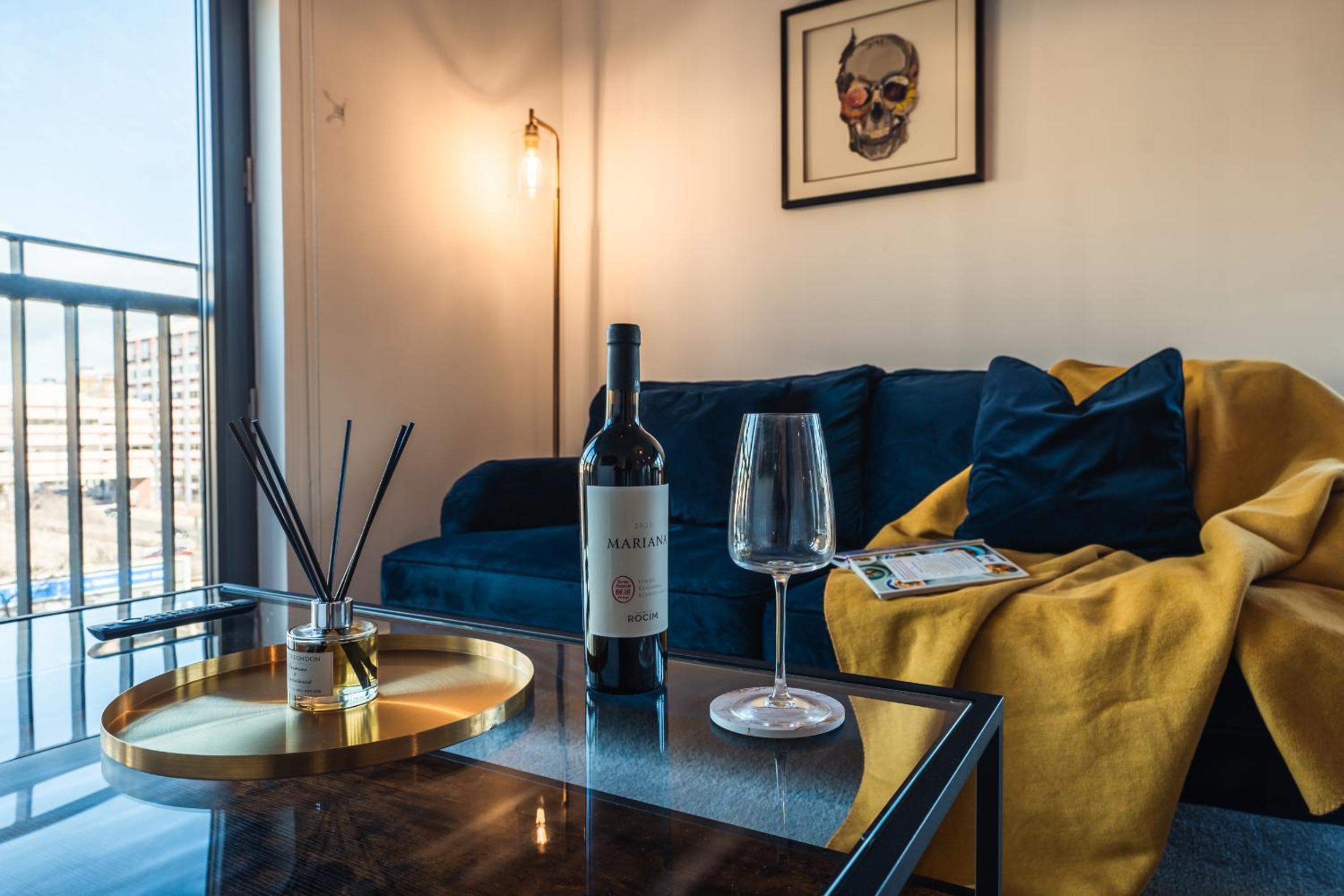 City View - A Stunning 2 Bed Apartment view 2
