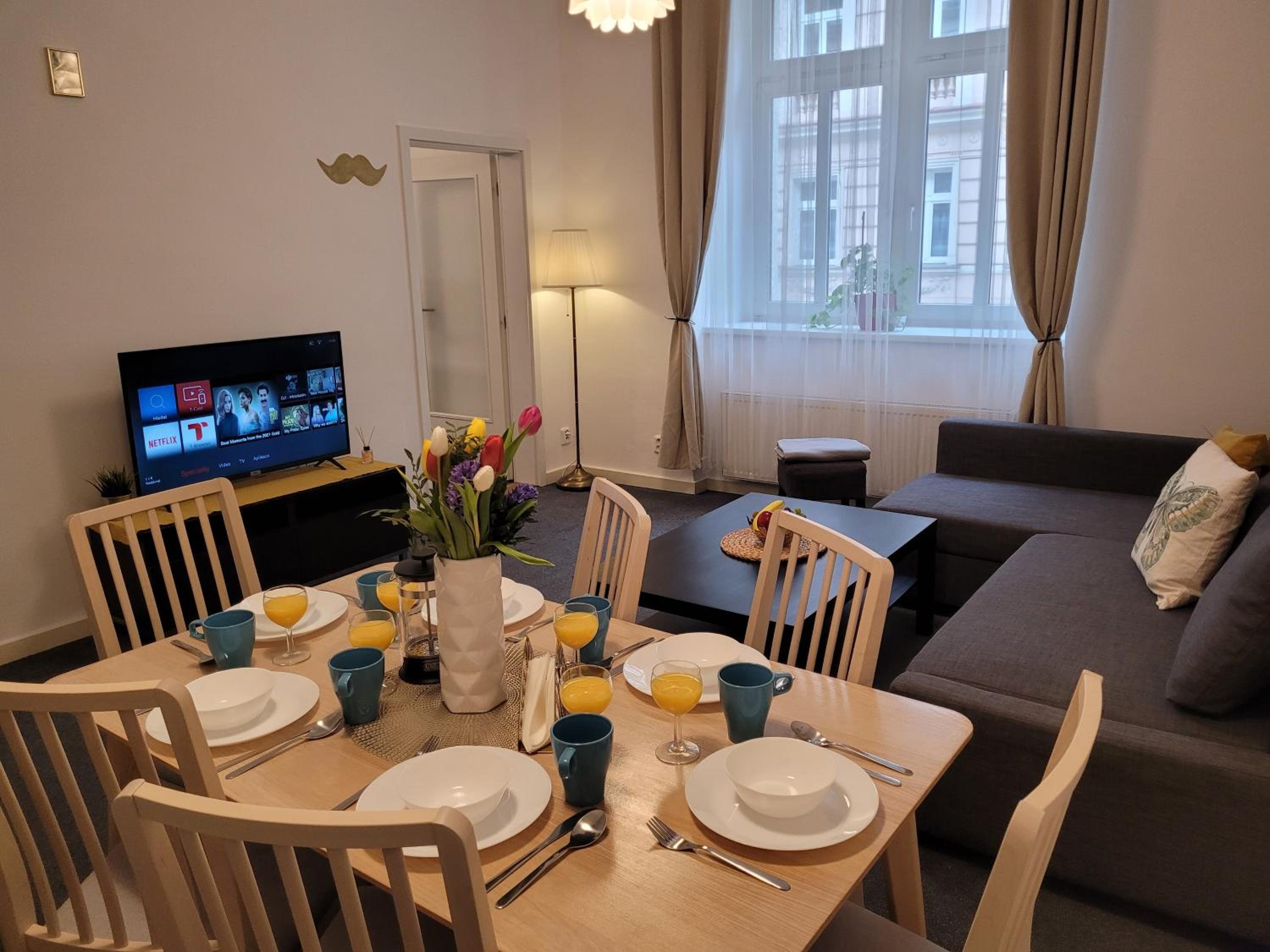 Little Tom Apartments