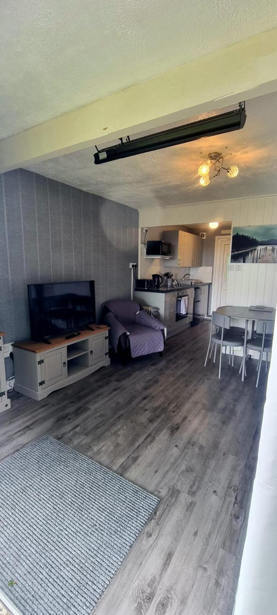 Watkin - Snowdon Cabins - cozy chalet - Glan Gwna, Caernarfon view 3