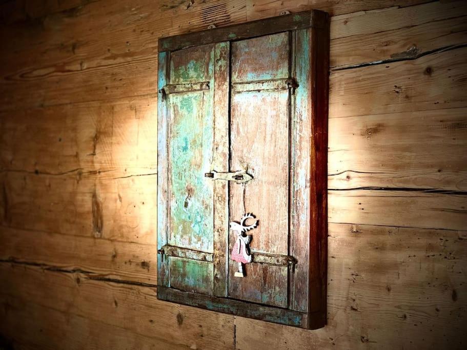 Luxury & Cosy 3.5 rooms apartment in almost 300 years old Chalet