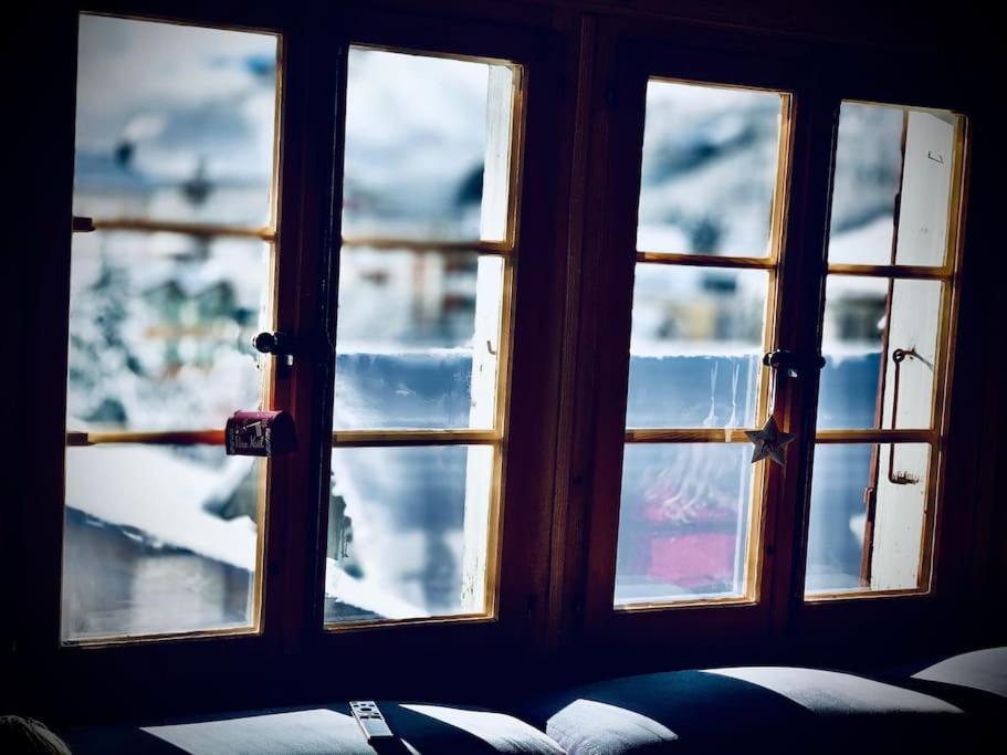 Luxury & Cosy 3.5 rooms apartment in almost 300 years old Chalet
