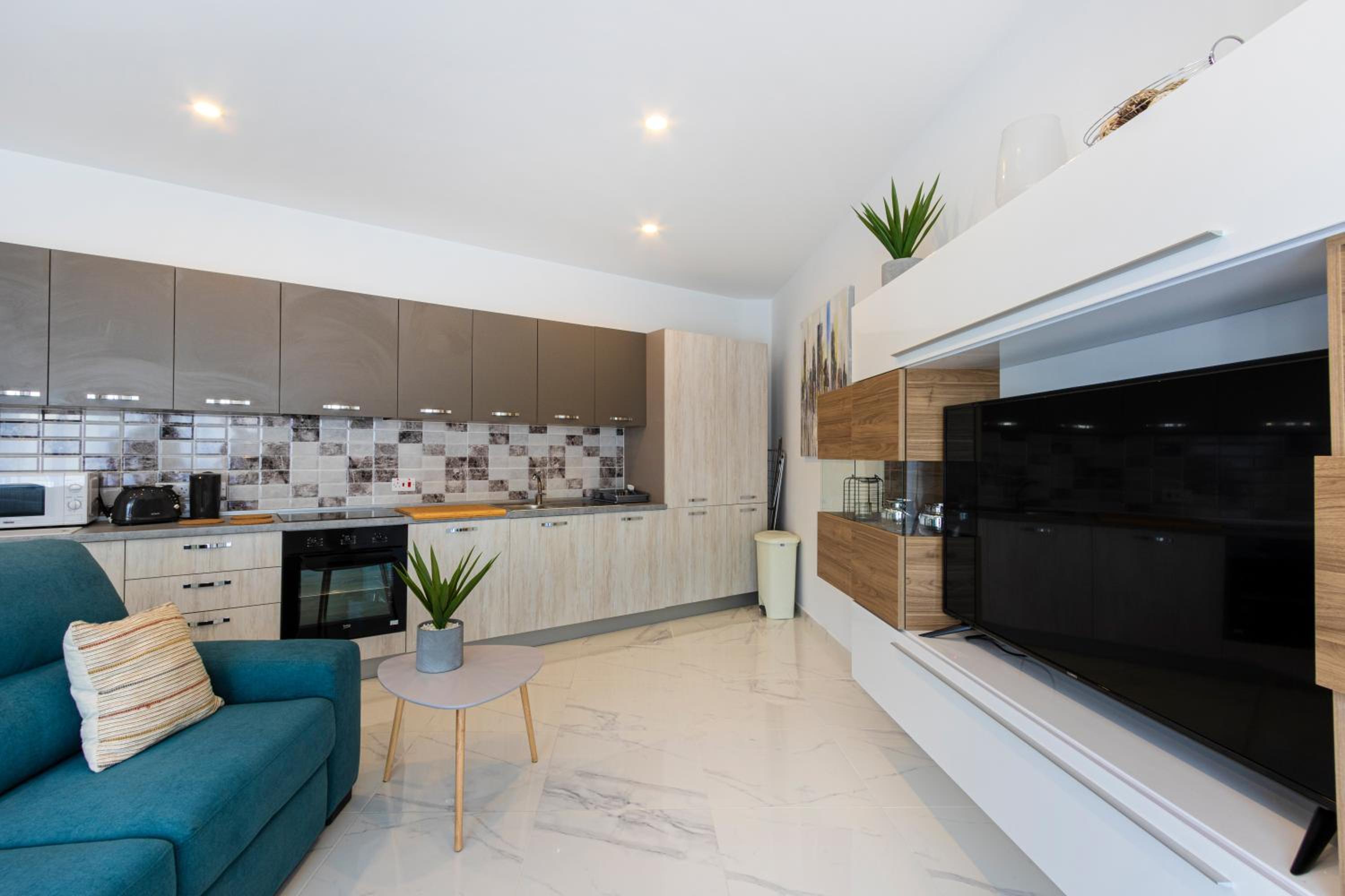 H4- Modern Penthouse with Large Terrace and Views view 2