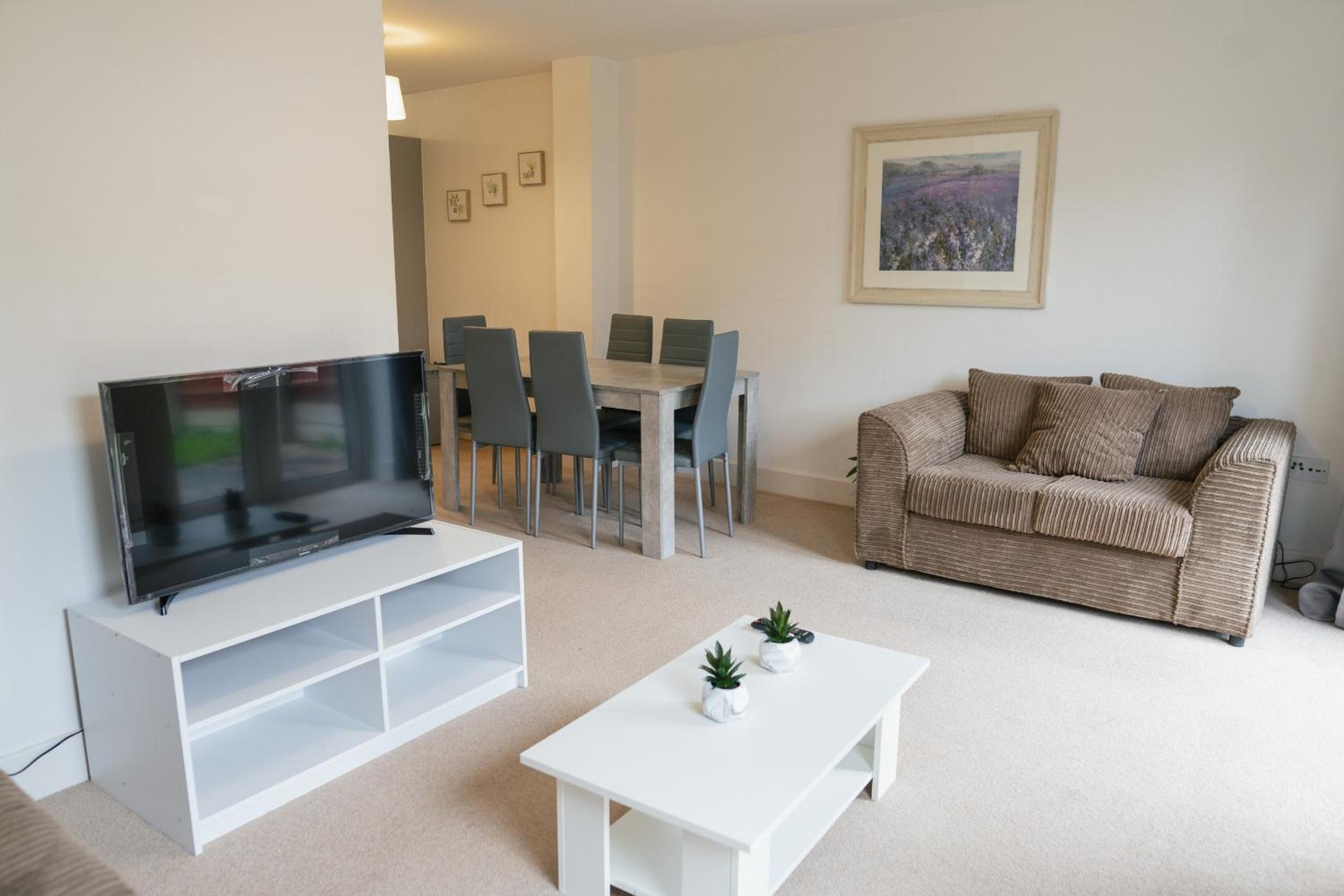 Comfy Home-Windrush Grove view 4