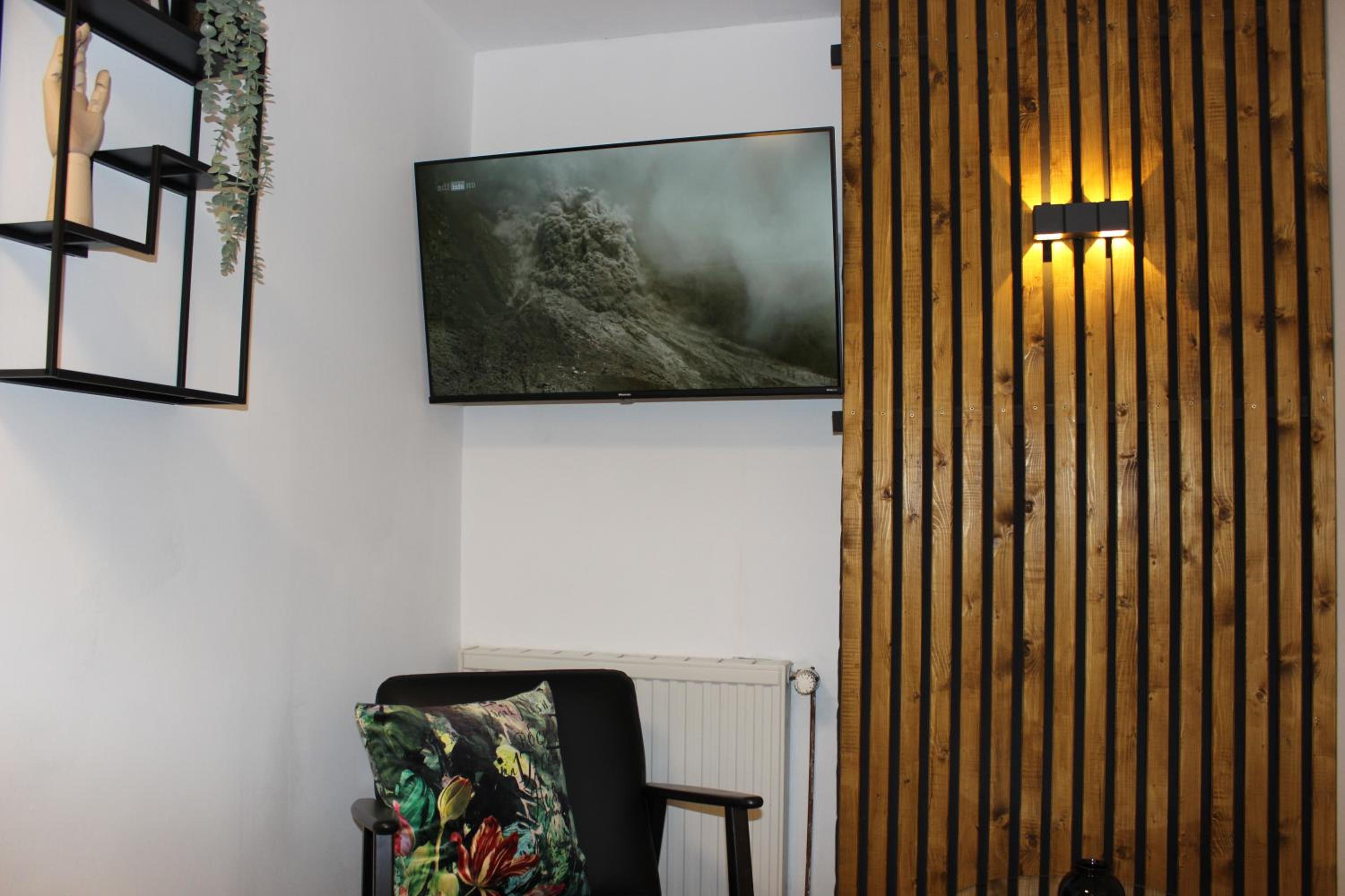 KLEINE SOUTERRAIN WOHNUNG NÄHE HAMBURG