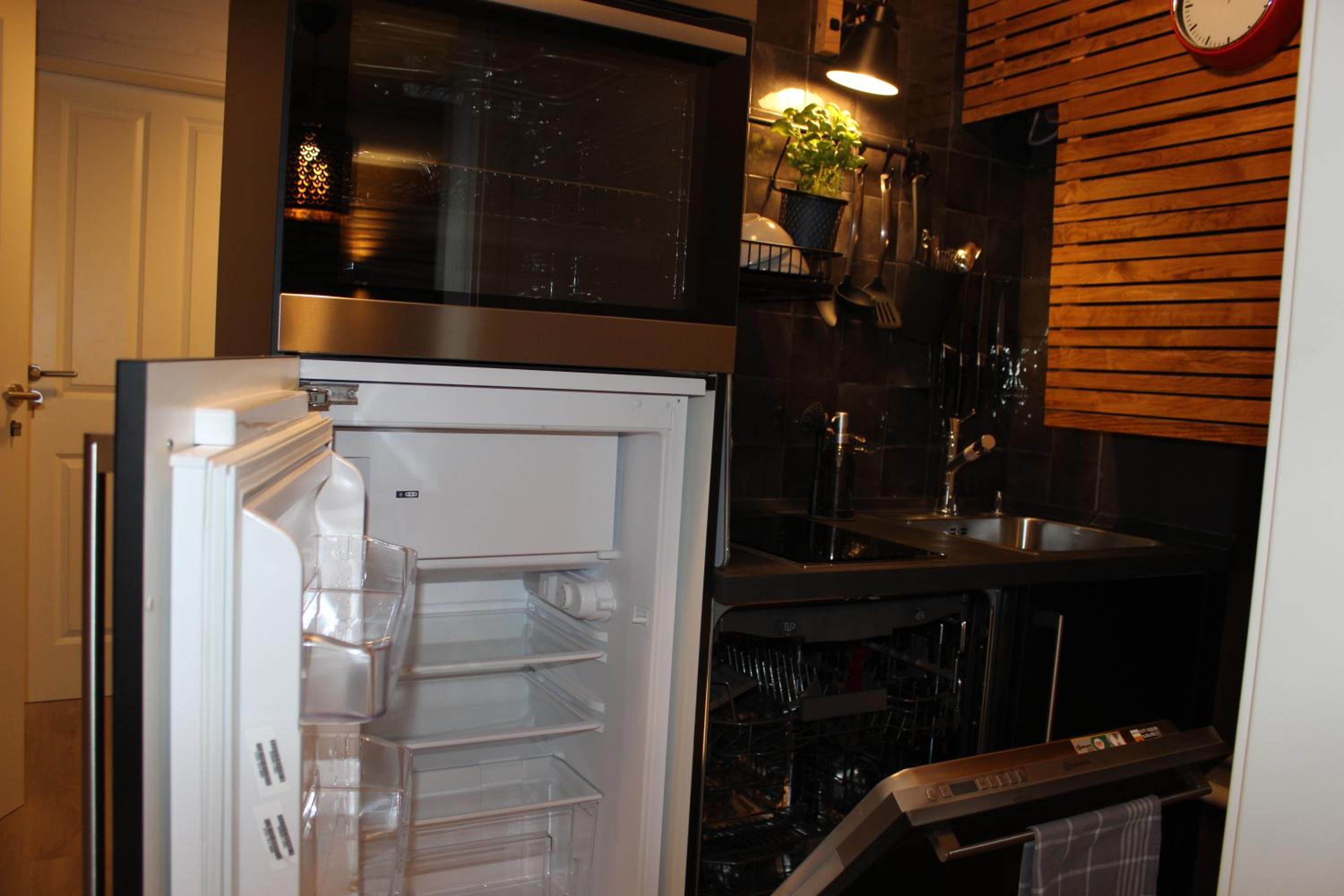 KLEINE SOUTERRAIN WOHNUNG NÄHE HAMBURG