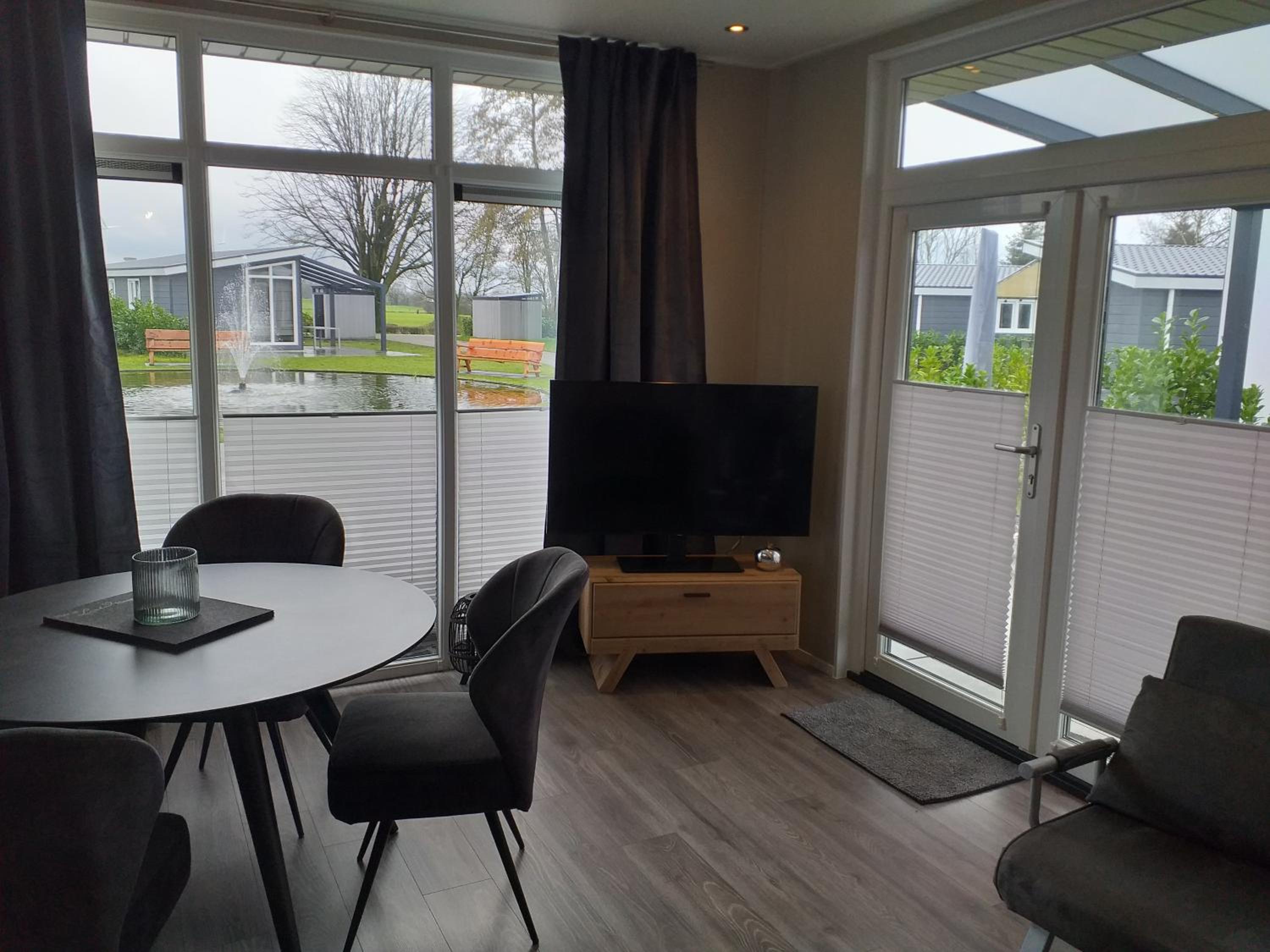 Ferienhaus / Chalet / Bungalow am See, Holland, Niederlande, Lathum