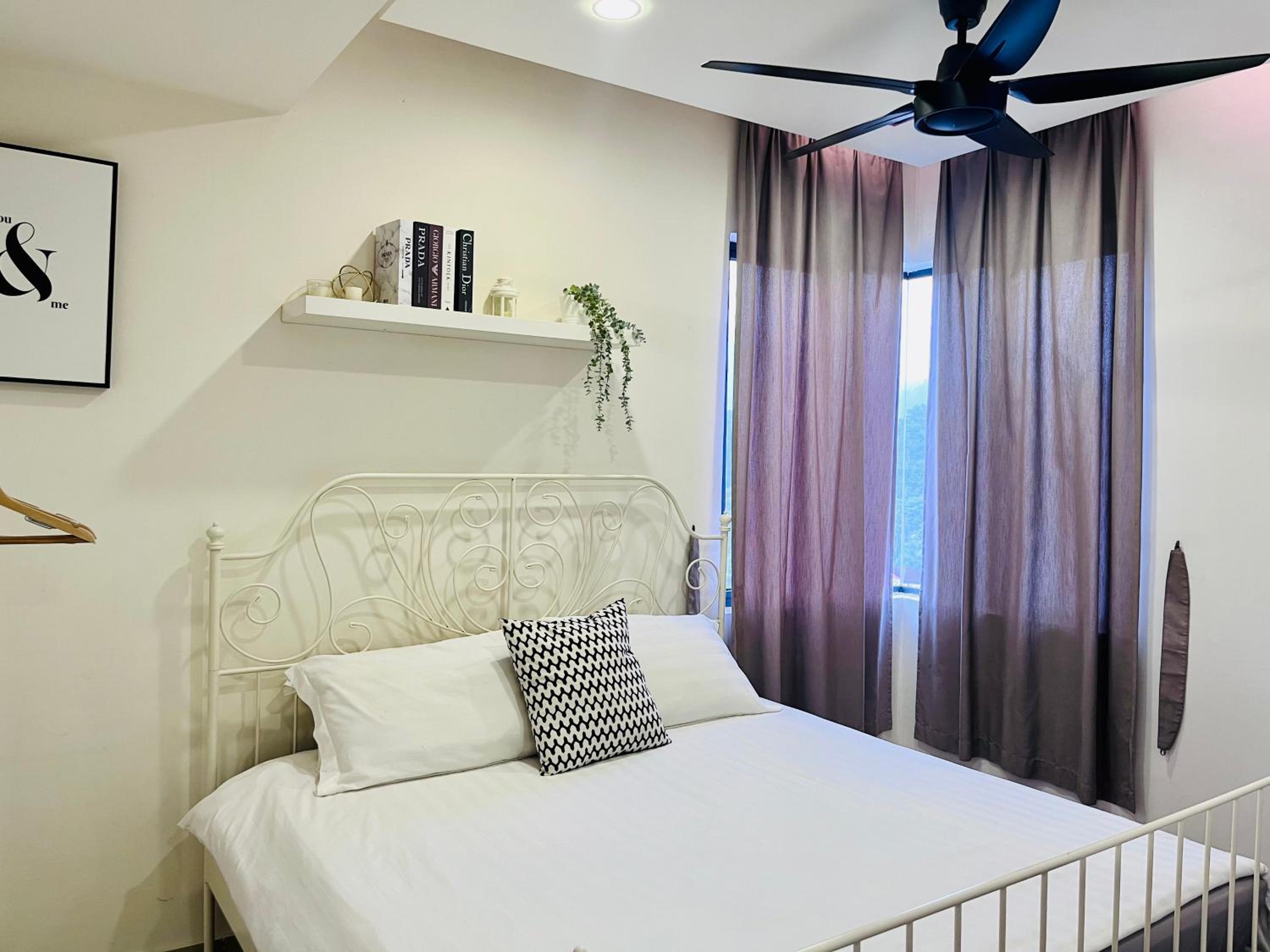 Selayang 18 Residences (100mbps Wifi & Netflix)