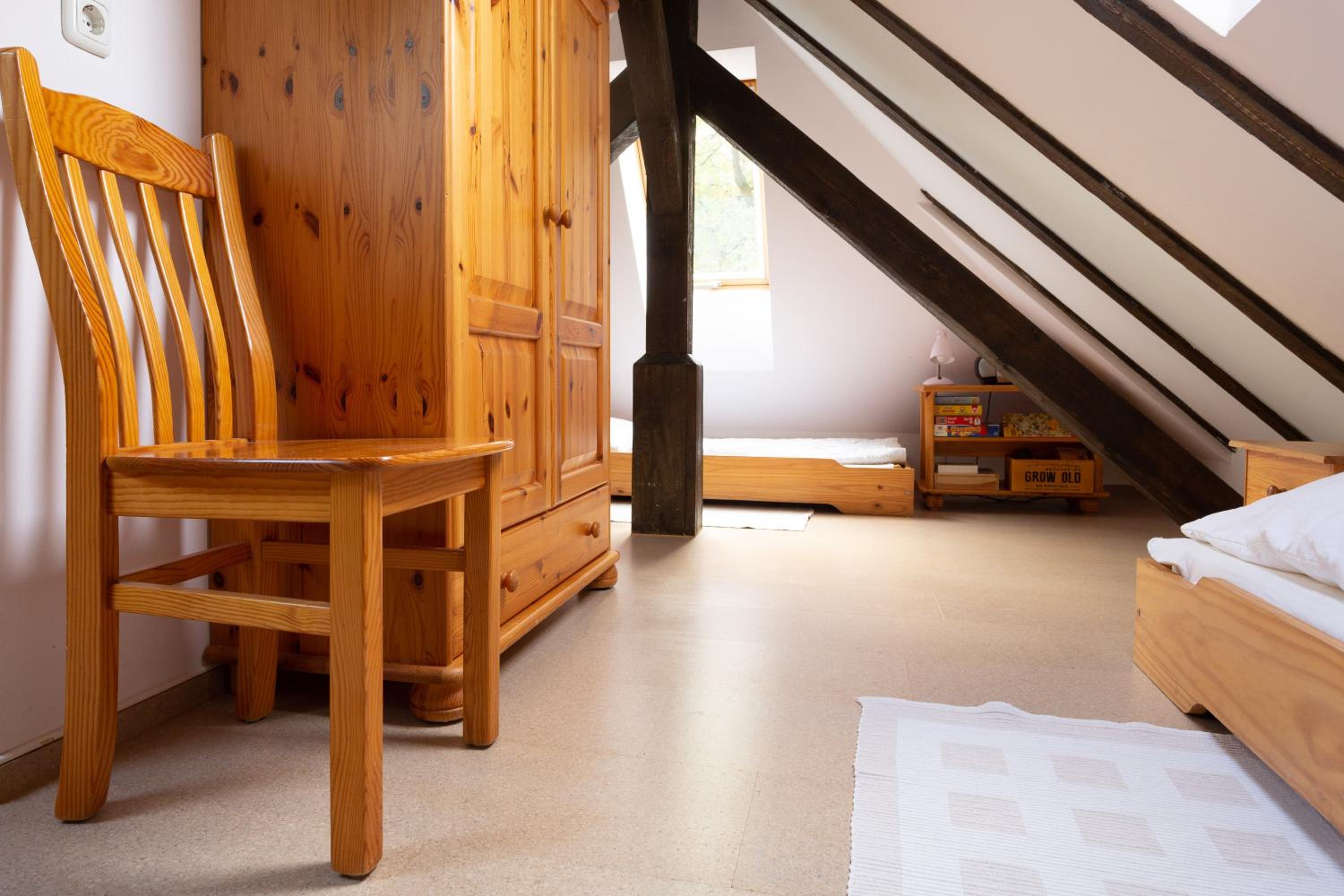 Strandvilla Hubertus Boltenhagen - H7 - Ferienwohnung Maisonette Apartment Kandinsky mit seitlichem Meerblick Parkplatz WLAN voll ausgestattete Küche Garte
