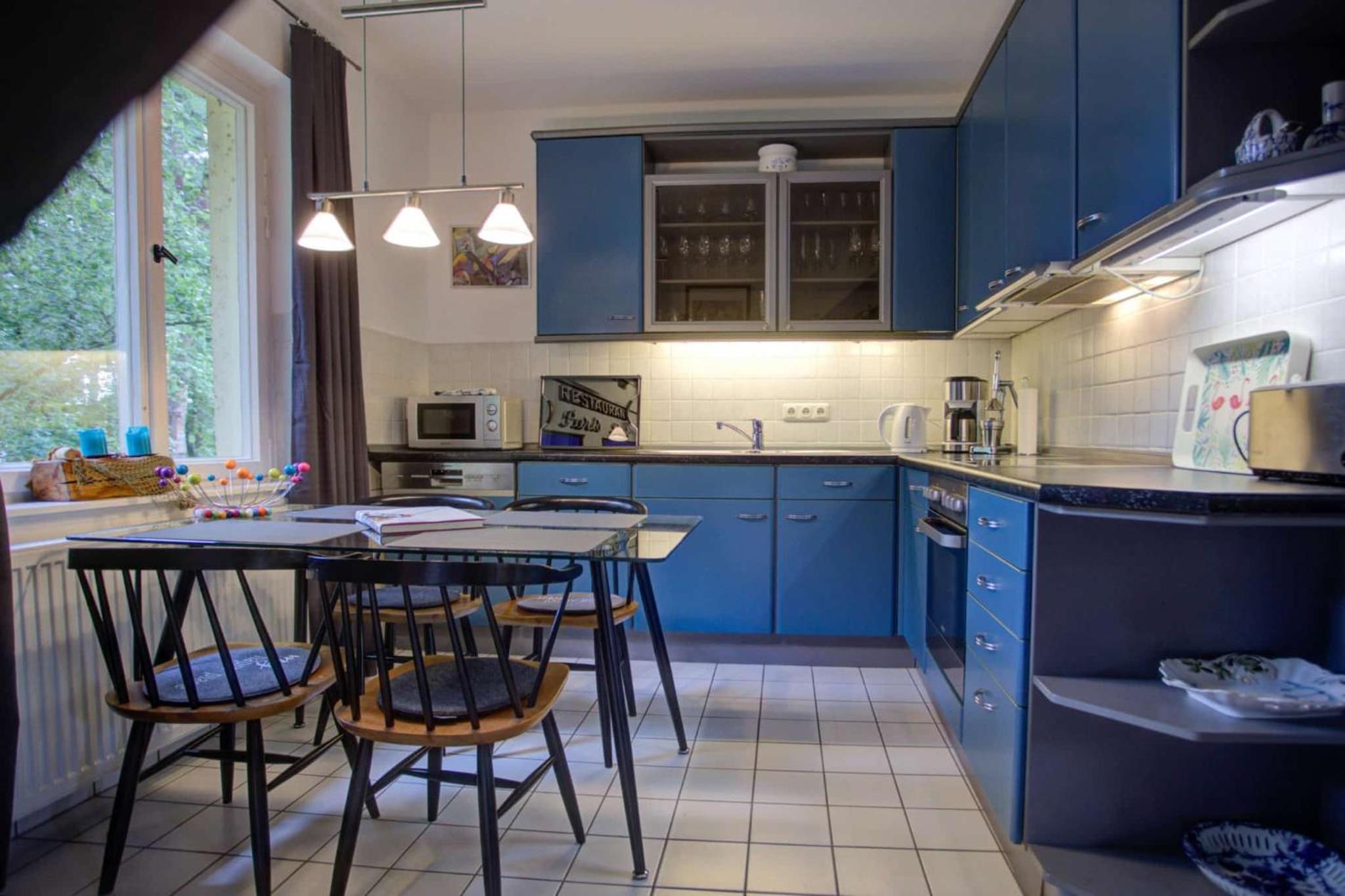 Strandvilla Hubertus Boltenhagen - H7 - Ferienwohnung Maisonette Apartment Kandinsky mit seitlichem Meerblick Parkplatz WLAN voll ausgestattete Küche Garte