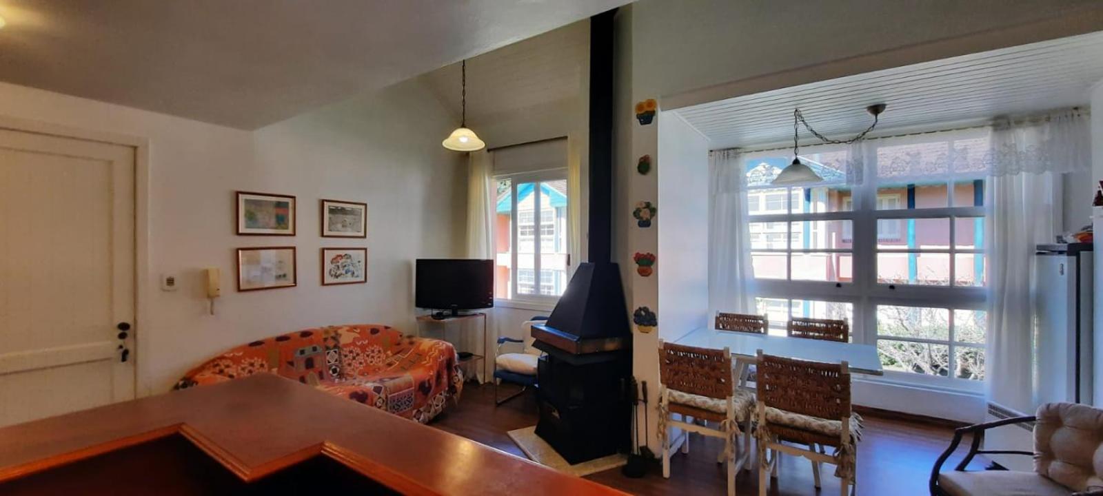 Excelente Duplex em Gramado - com lareira em condomínio privativo