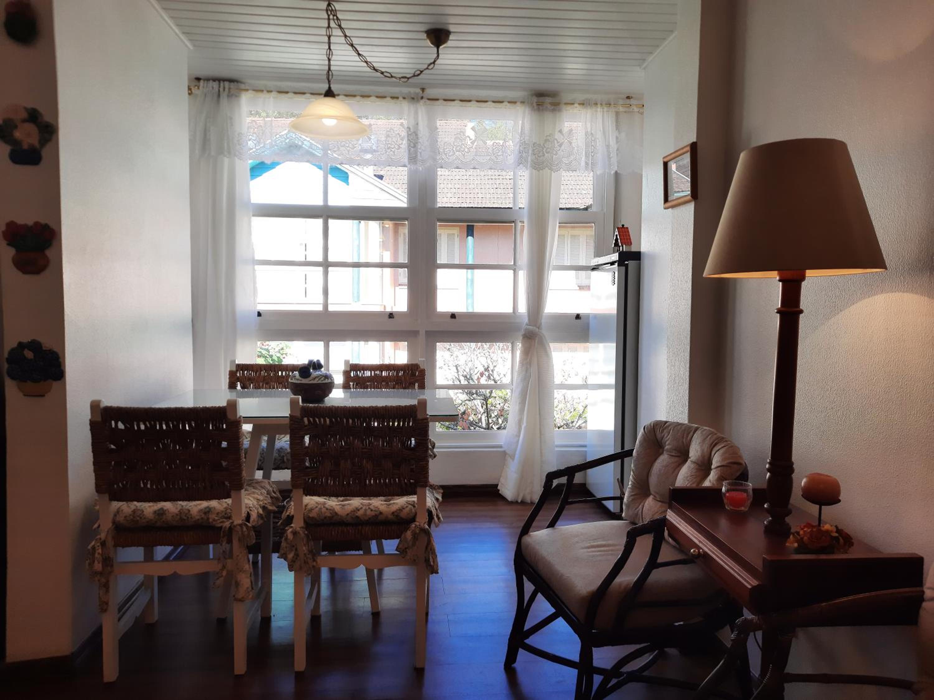 Excelente Duplex em Gramado - com lareira em condomínio privativo