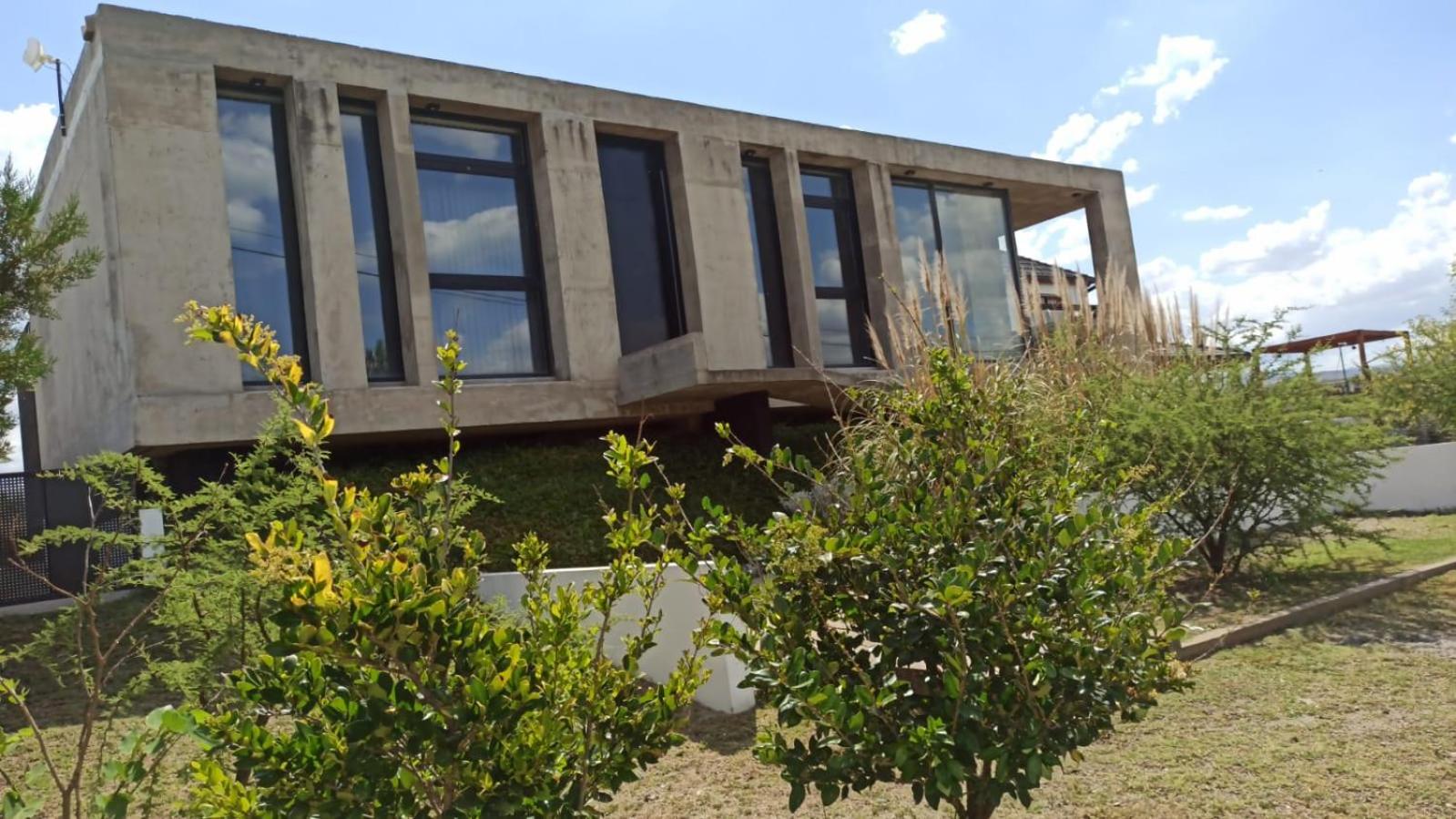 BLOCK HOUSE