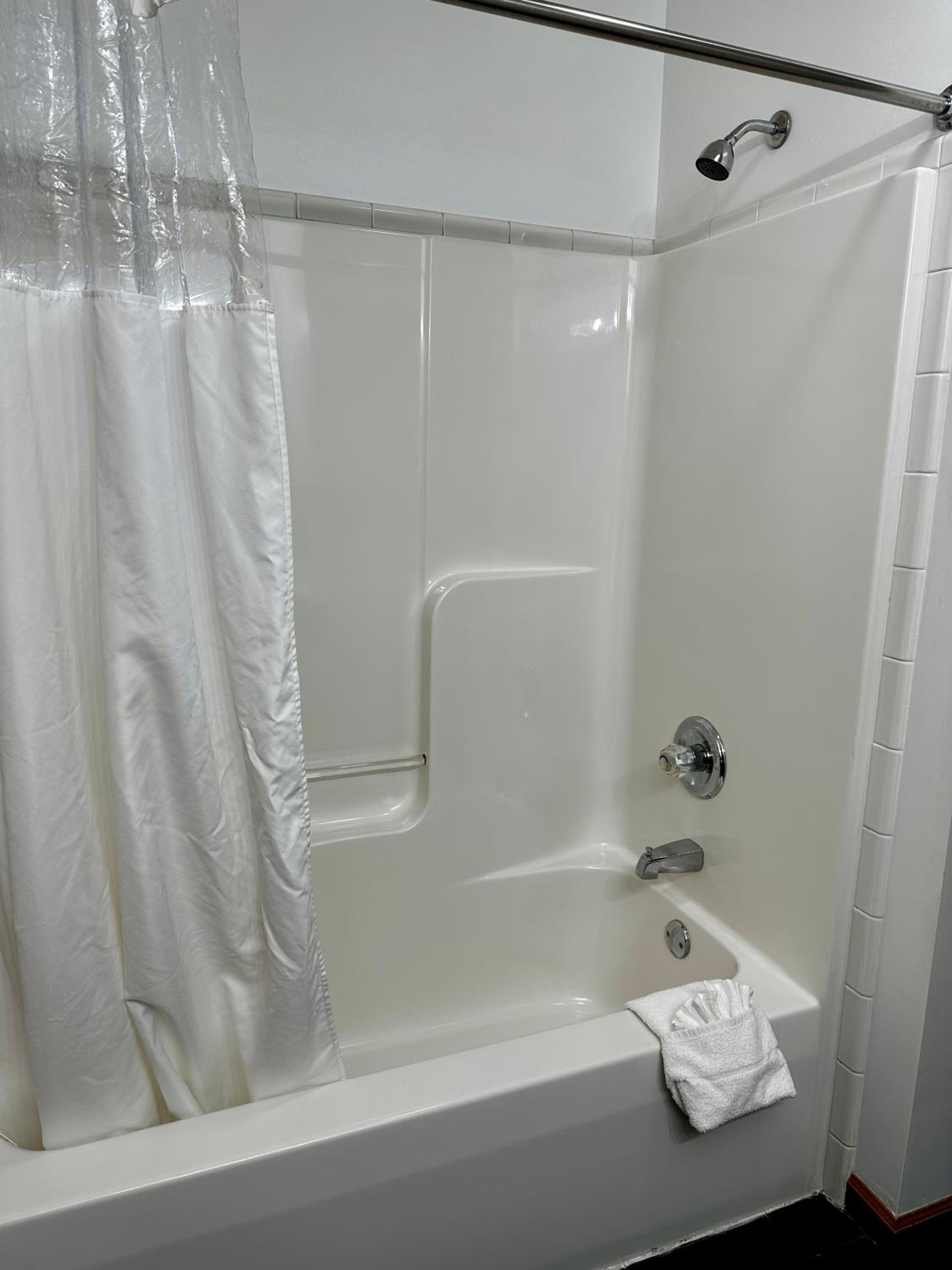 Attica Inn - Property Image 9