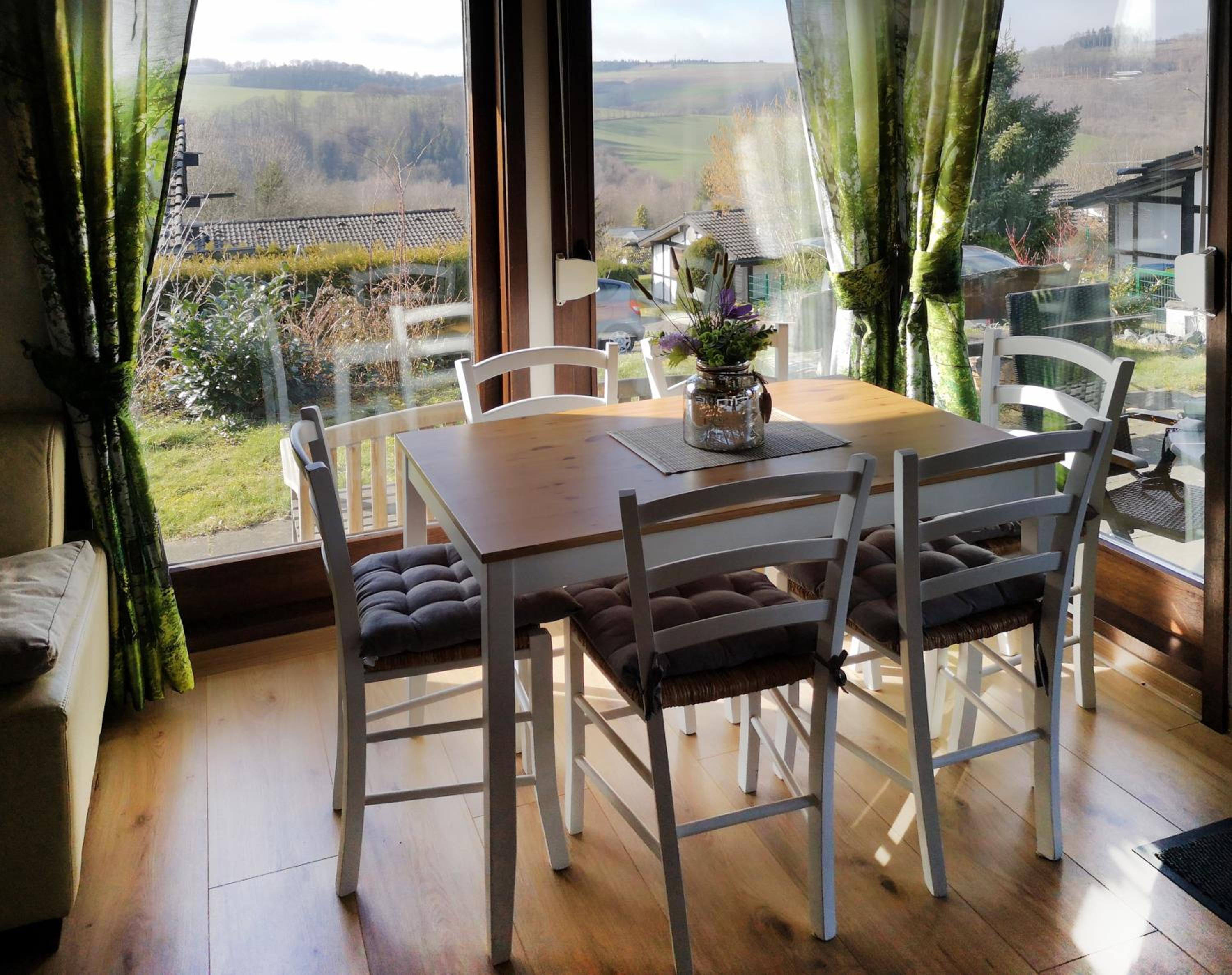 Ferienhaus LENA im Sauerland direkt am Hennesee