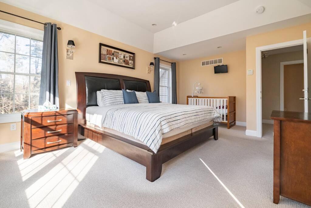 Luxury 4 bedroom house in Pocono Mountains with Hottub in Golf Course Near Lake view 5