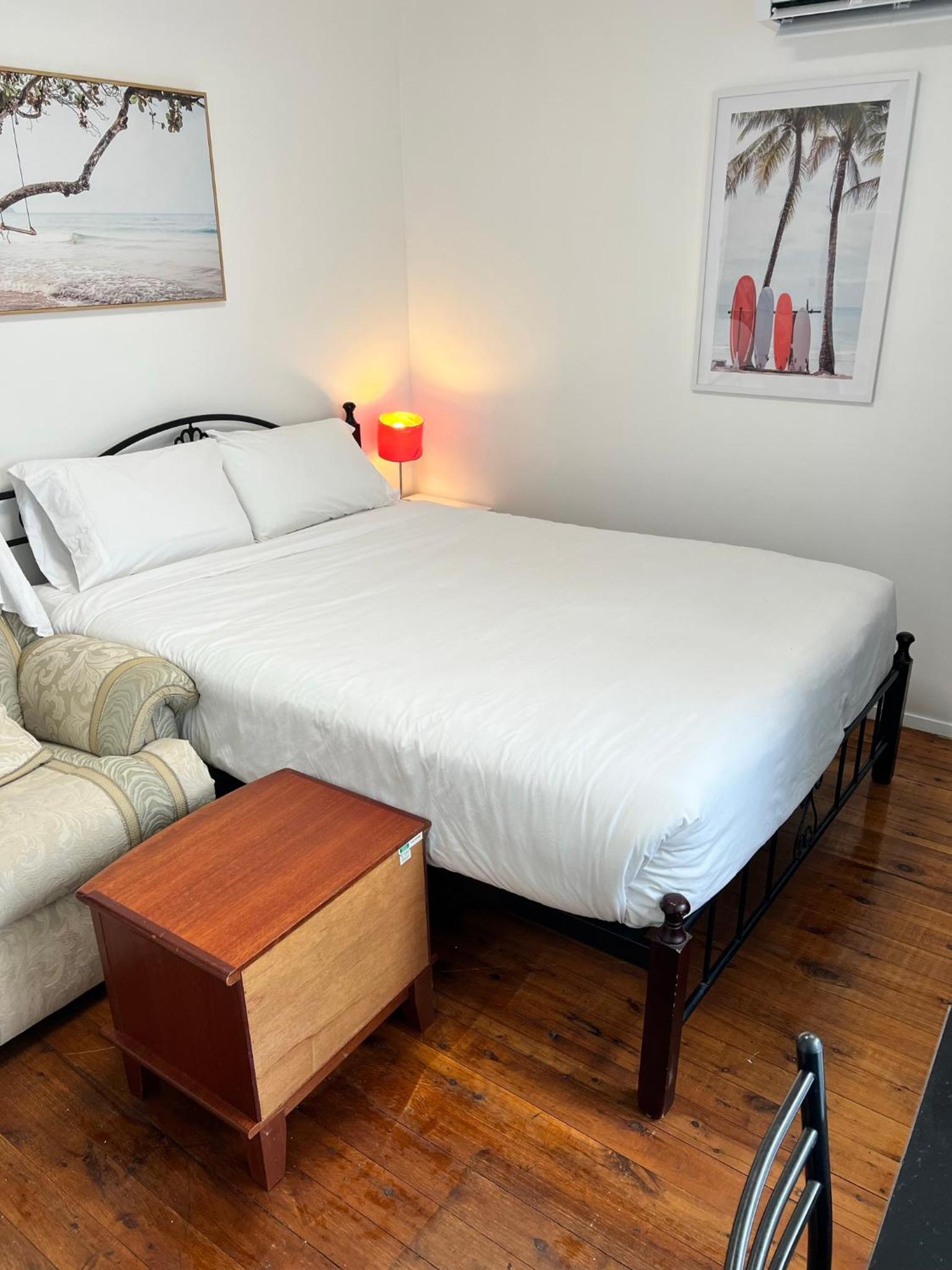 Hotel Fragrant Homes-68B independent aircon room, with 65’TV, queen size beds, rest sofa, built in wardrobe