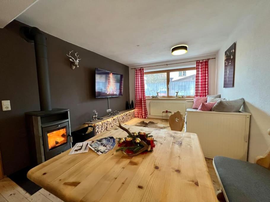 Ferienwohnung Steinbock Terrasse, Gartensauna, Garten, Grillplatz