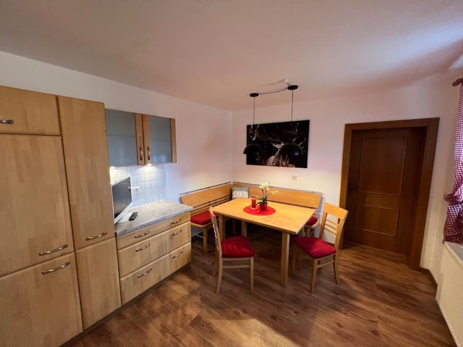 Ferienwohnung Steinbock Terrasse, Gartensauna, Garten, Grillplatz