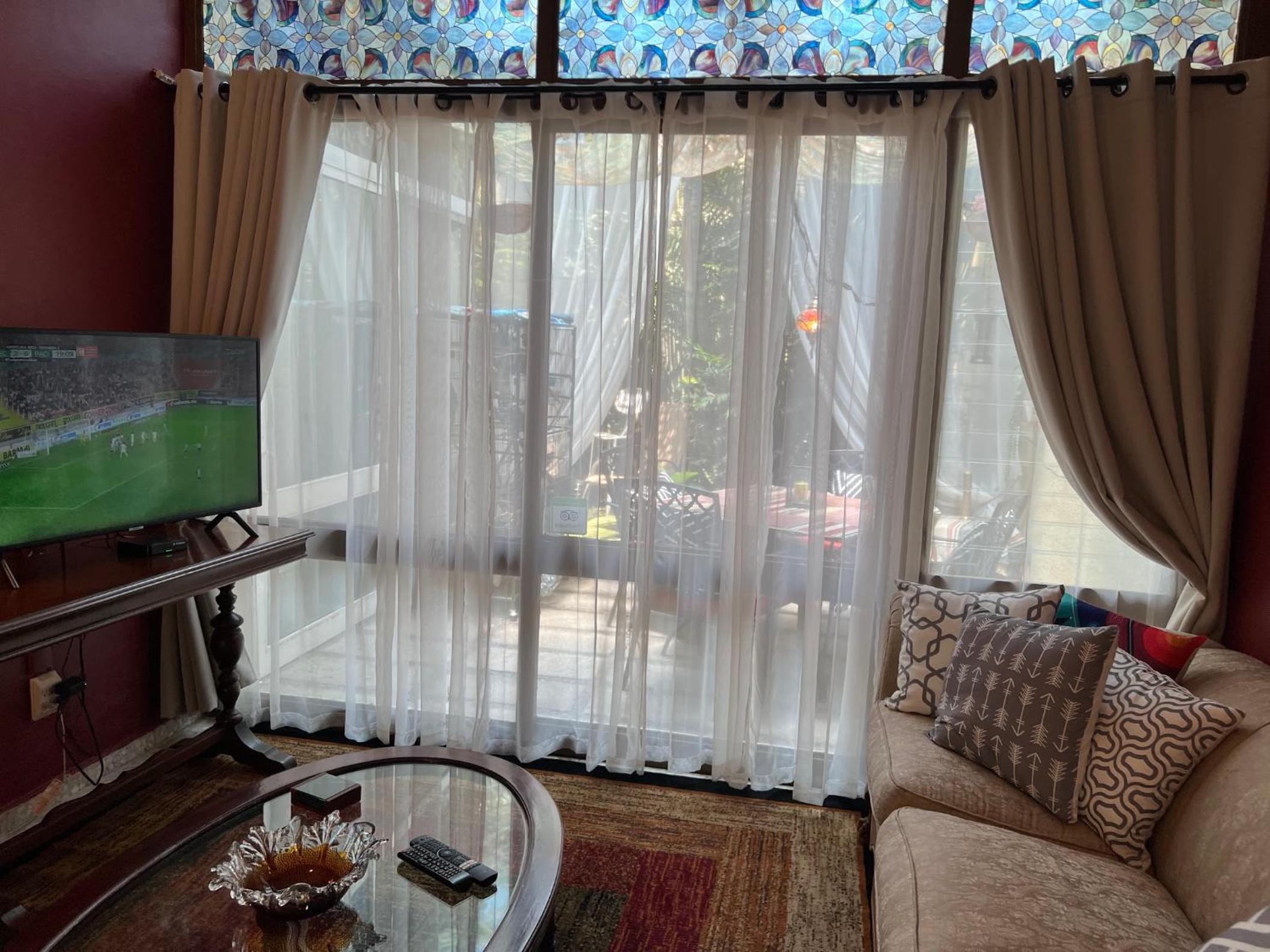 Dickinson Guest House, Guadalajara Expo