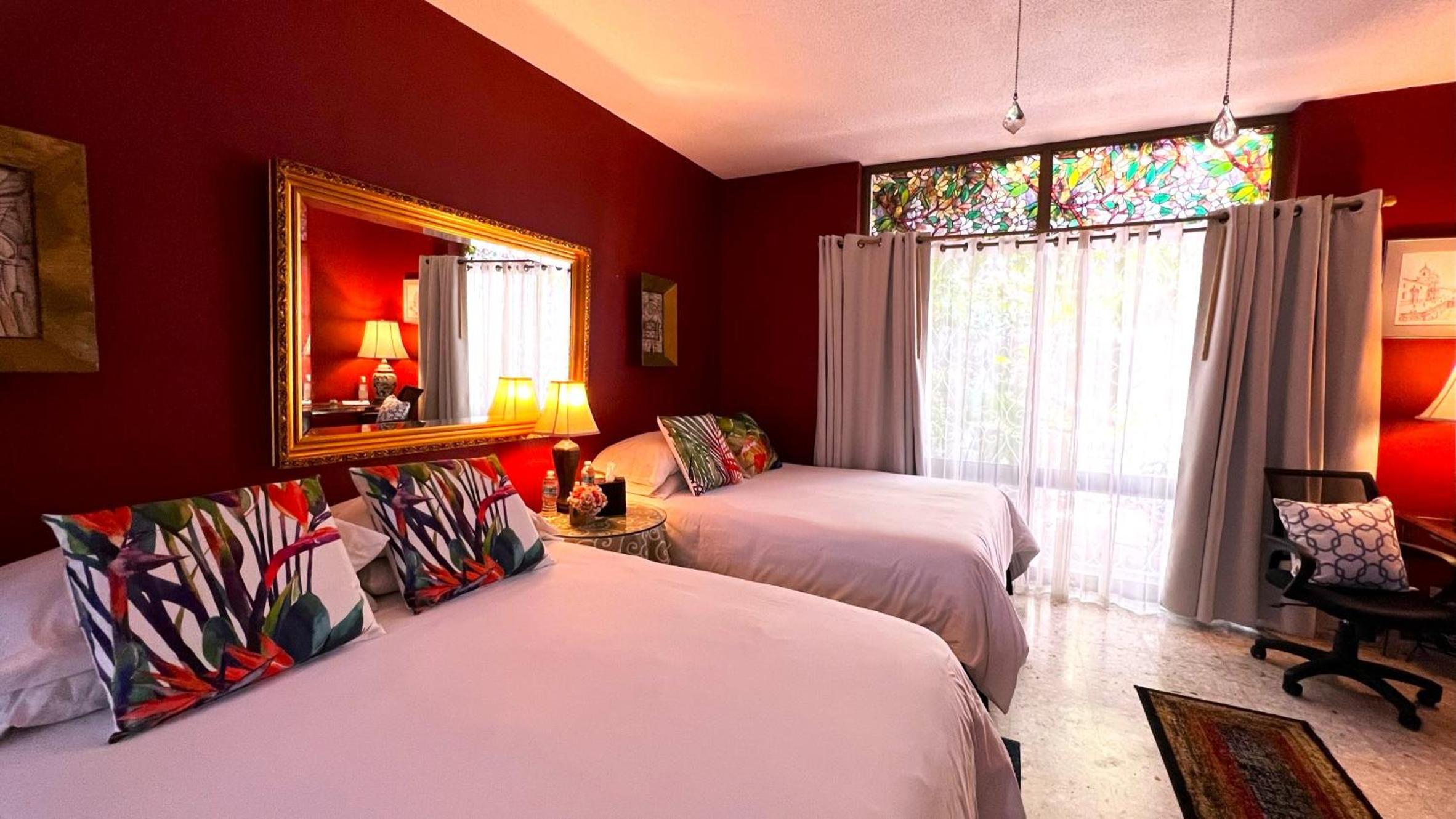 Dickinson Guest House, Guadalajara Expo