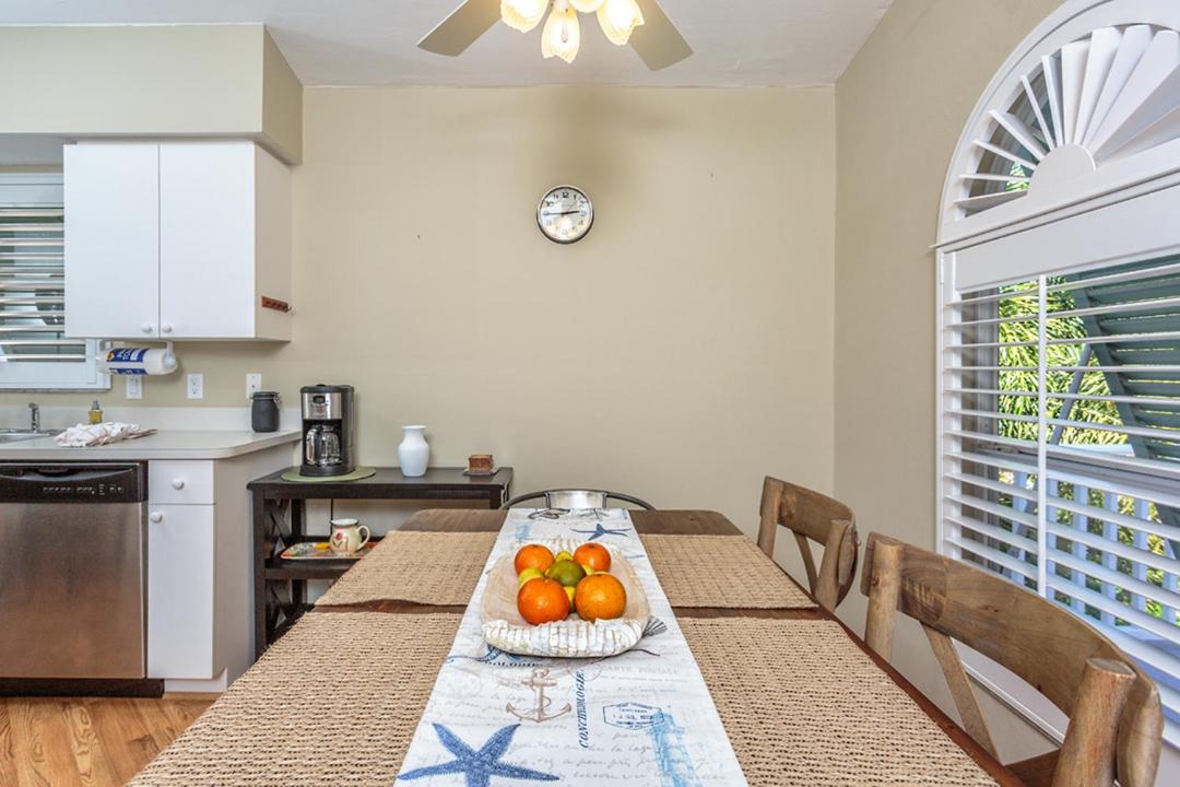 La Casa On Mango, heated pool - 5 min walk to the Beach