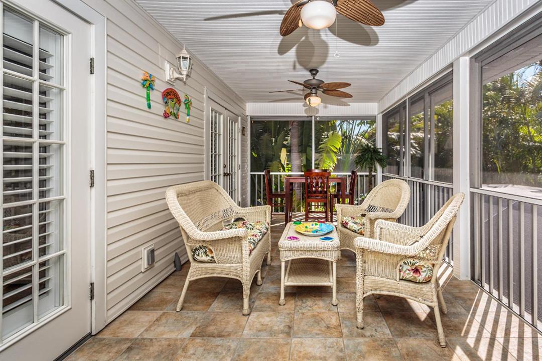 La Casa On Mango, heated pool - 5 min walk to the Beach