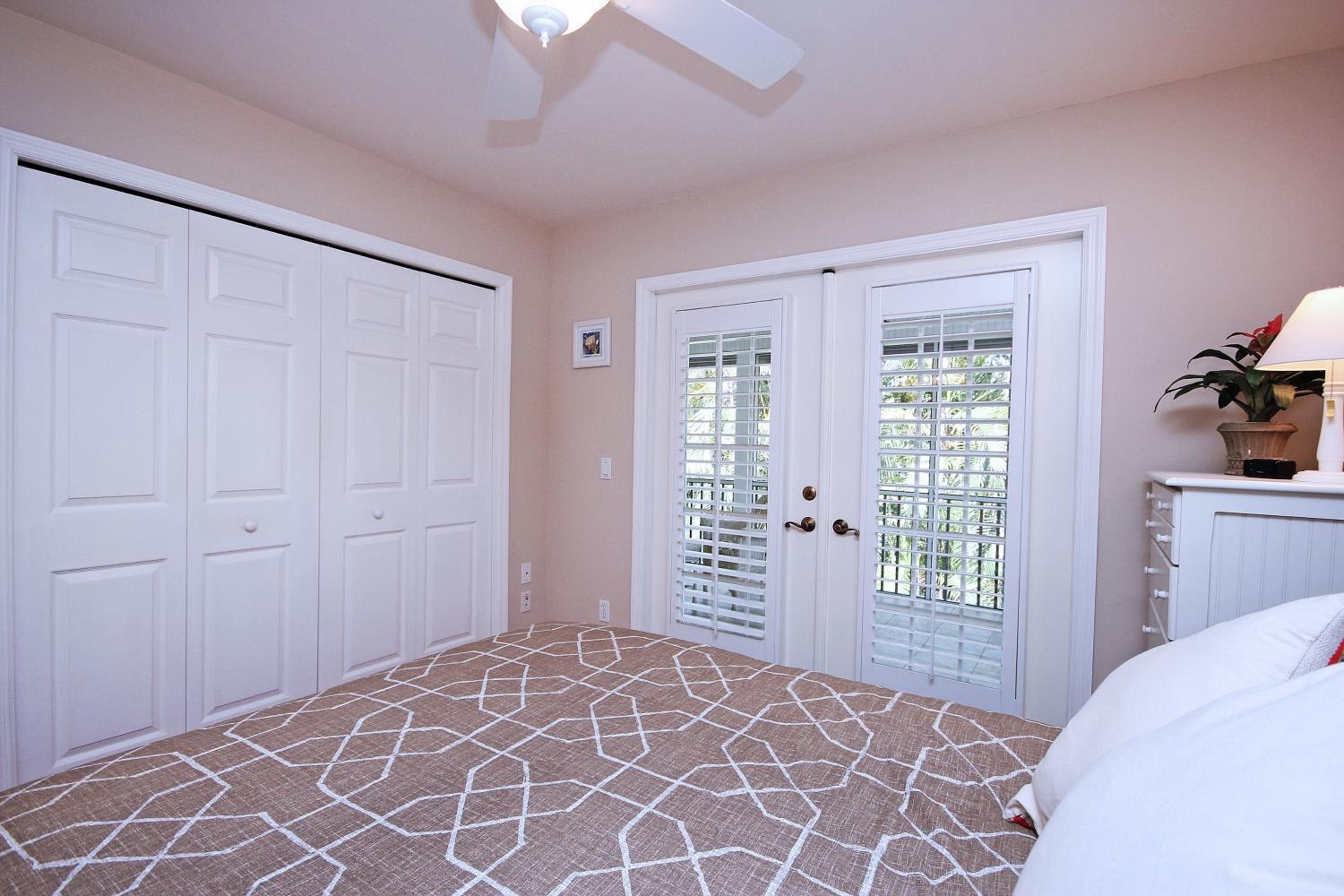La Casa On Mango, heated pool - 5 min walk to the Beach