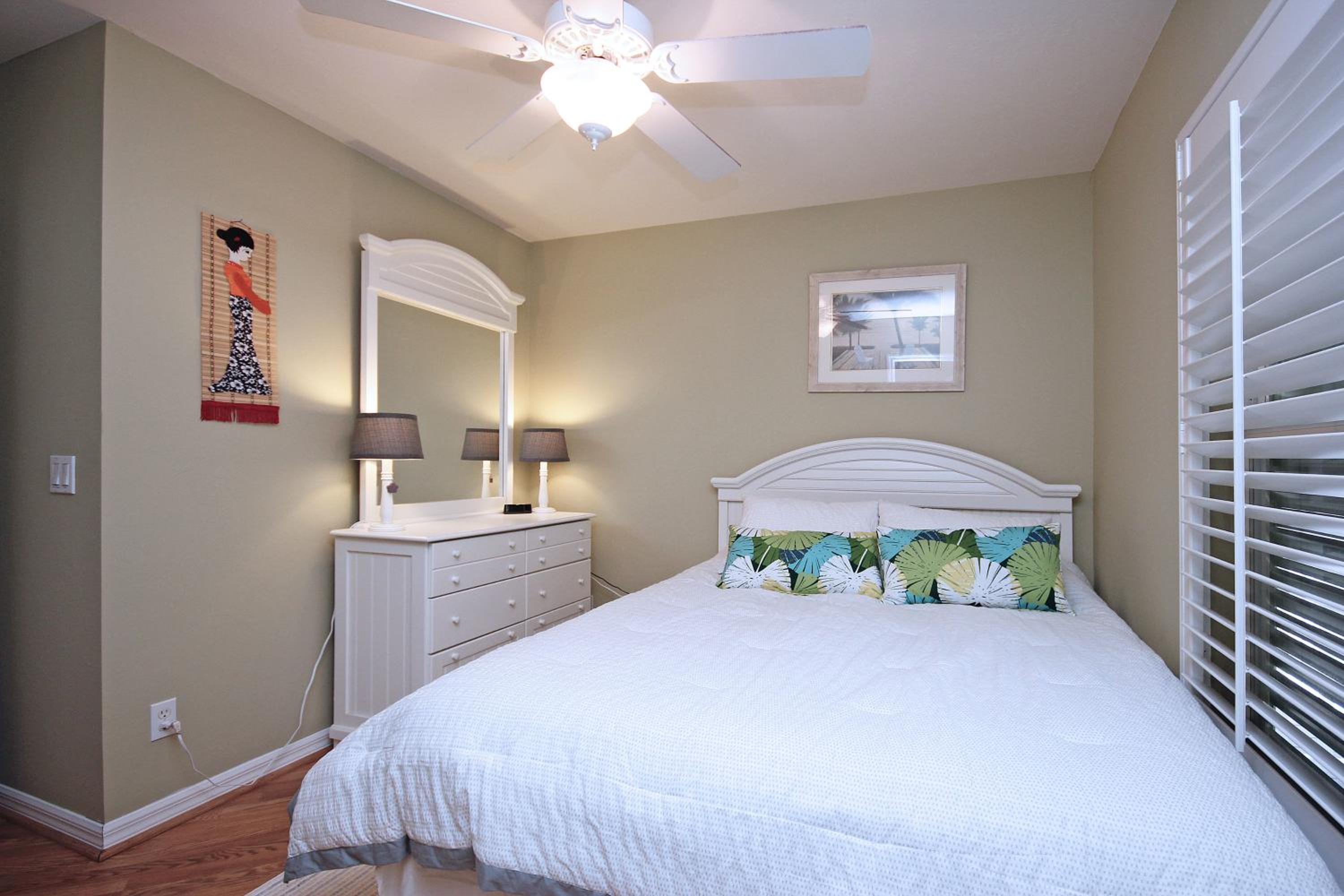 La Casa On Mango, heated pool - 5 min walk to the Beach