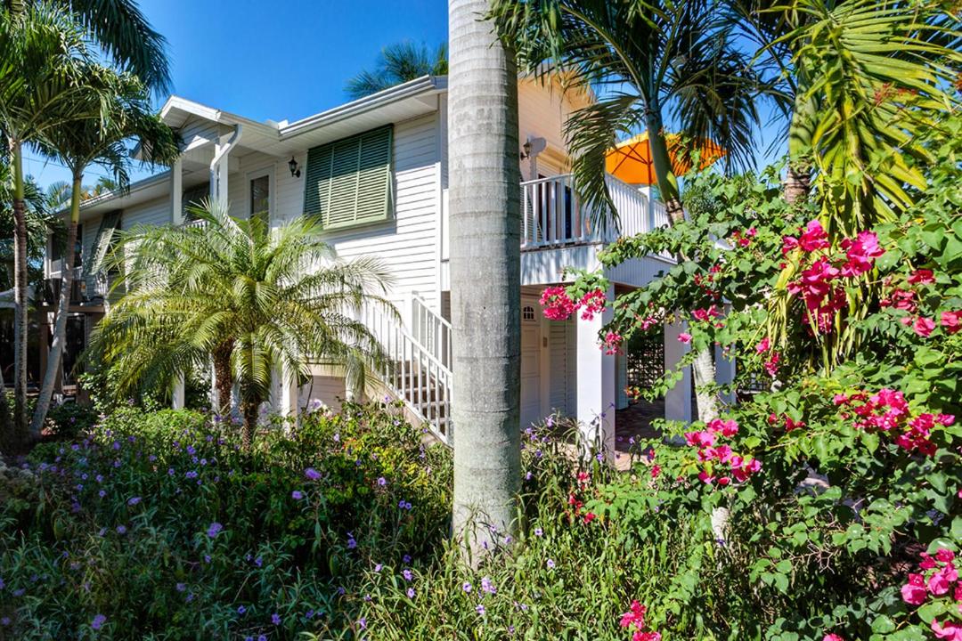 La Casa On Mango, heated pool - 5 min walk to the Beach