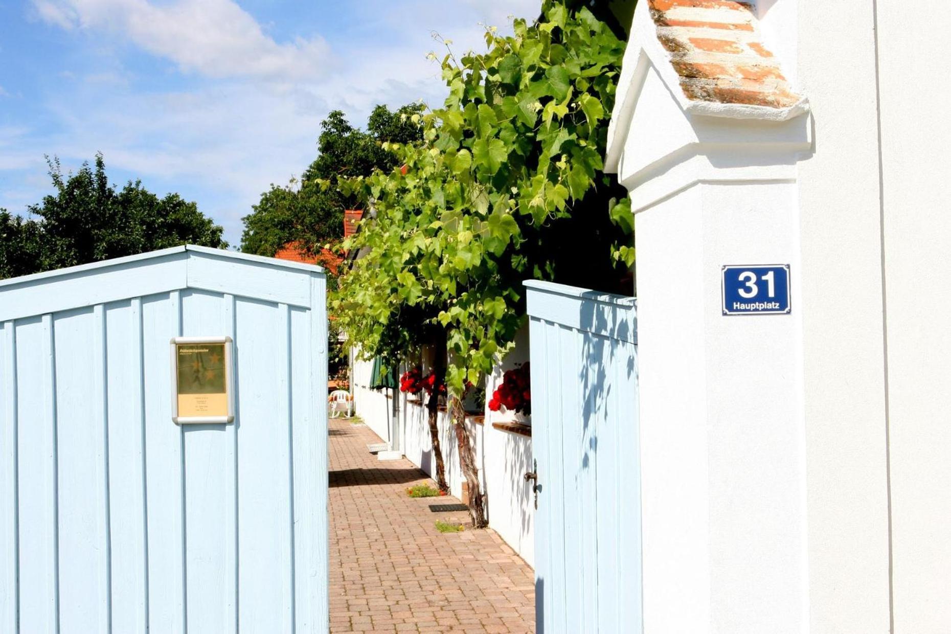 Pension Buch, Bed and Breakfast