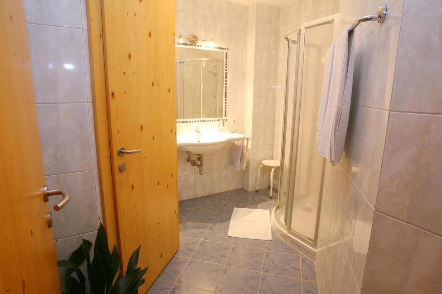 Pension Buch, Bed and Breakfast