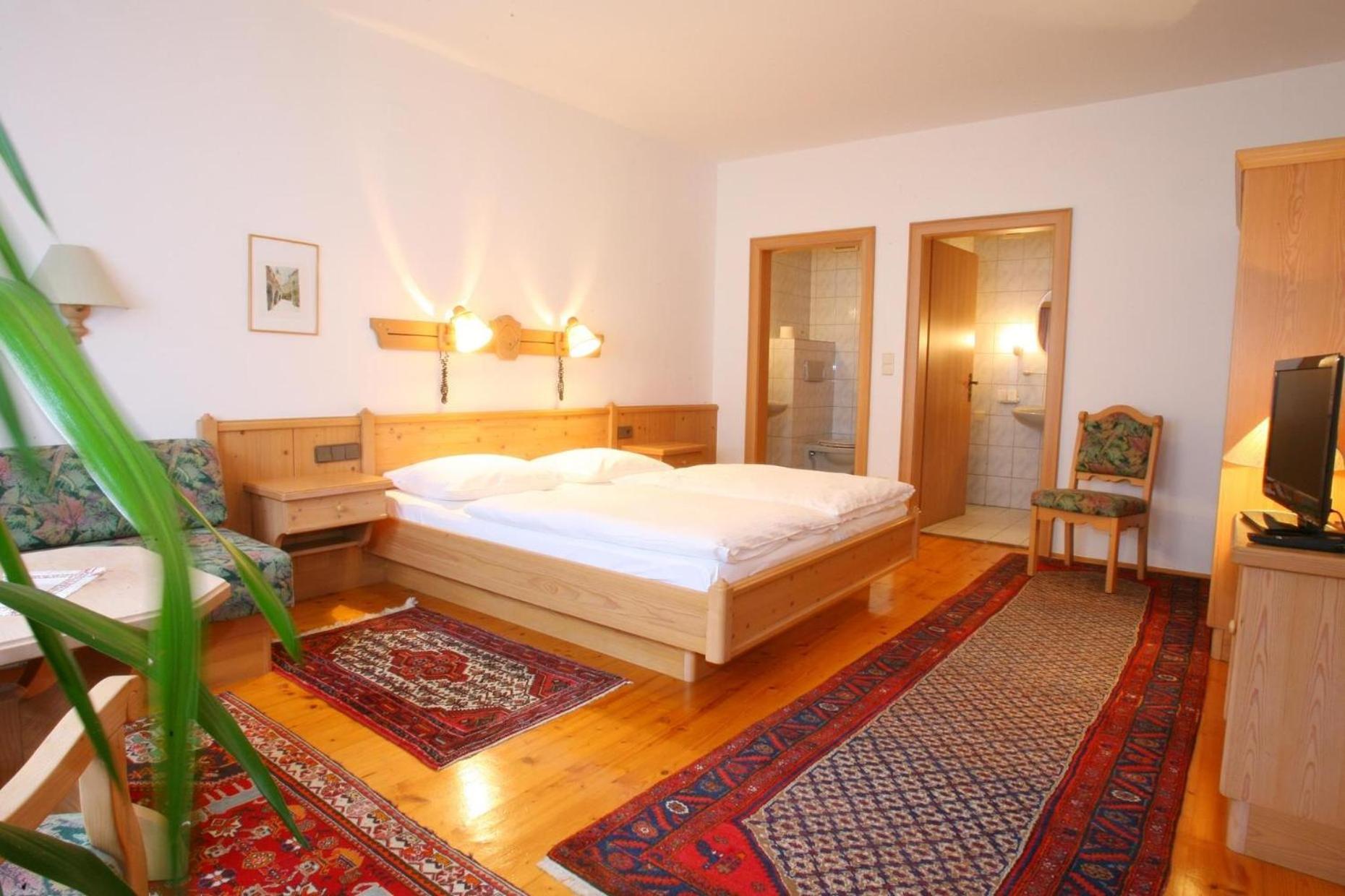 Pension Buch, Bed and Breakfast
