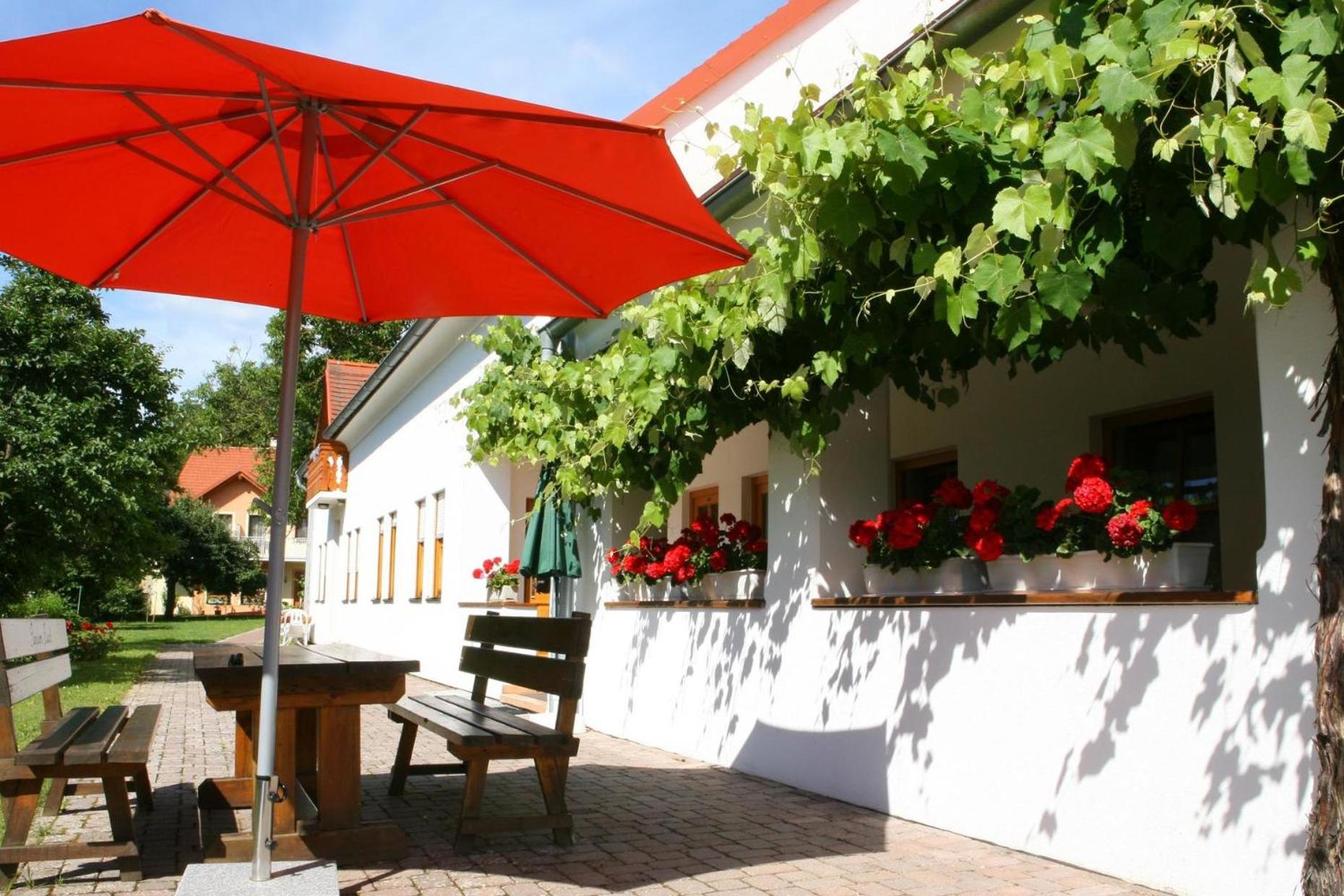 Pension Buch, Bed and Breakfast