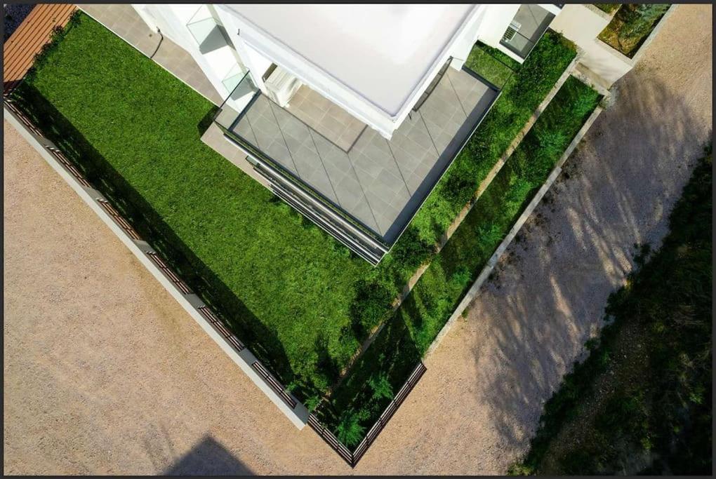 Maison Du Jardin 2-Bedroom Apartment Private Outdoor Jacuzzi view 2