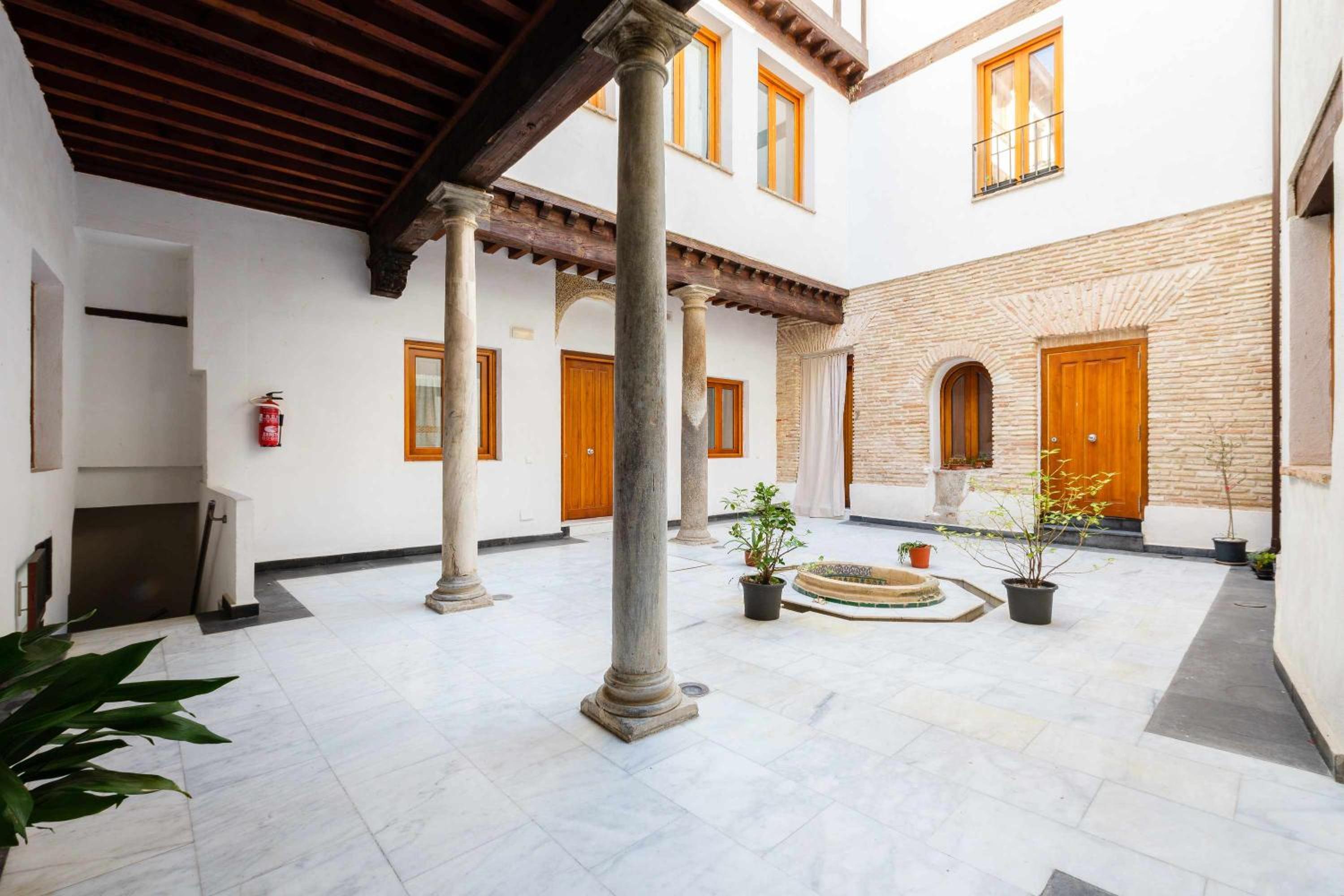 Apartamento con patio junto a la Catedral by Toledo AP