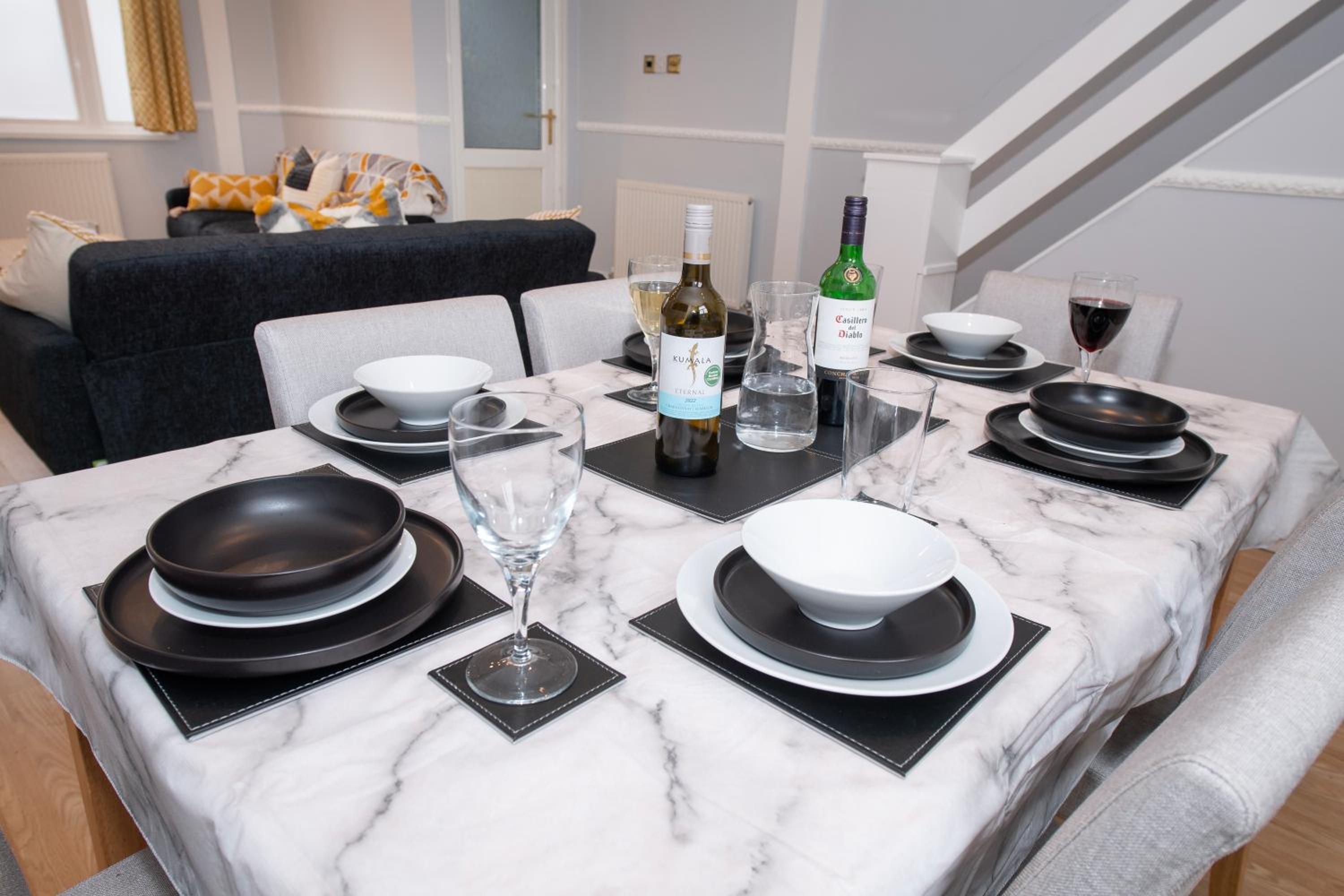 EmmaDale Bridington Town Centre Sleeps 10 view 2