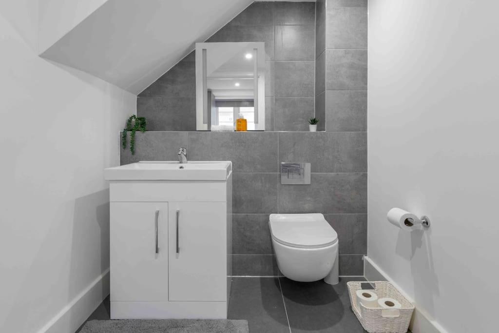 Holiday Home Sleep 8 Central london 9elms