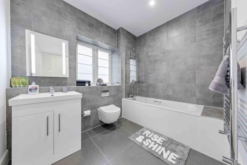 Holiday Home Sleep 8 Central london 9elms