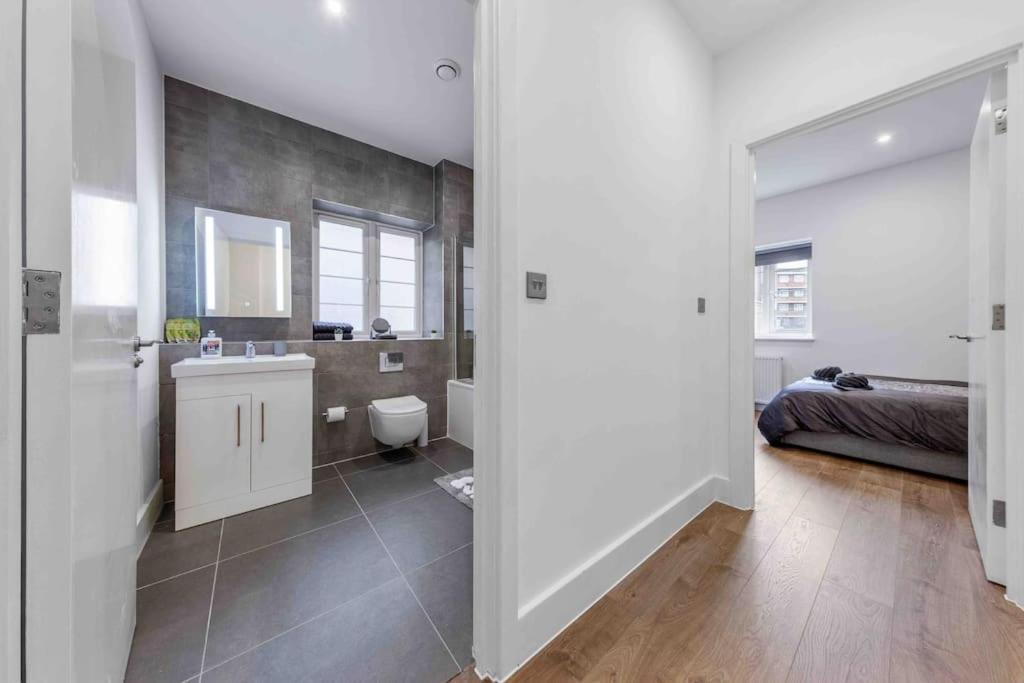 Holiday Home Sleep 8 Central london 9elms
