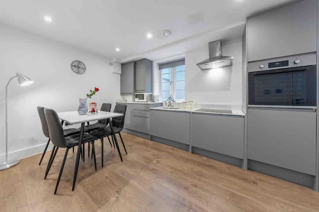 Holiday Home Sleep 8 Central london 9elms