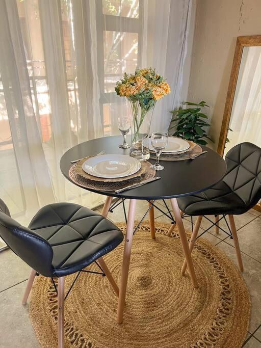 Bachelor unit in Palm Ridge view 3